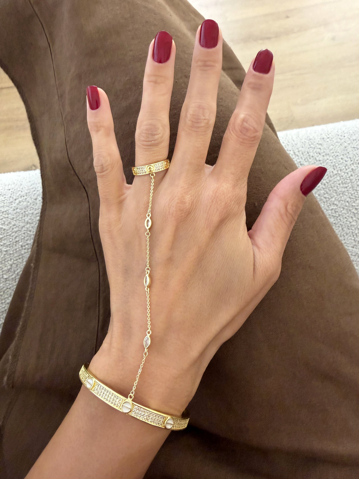 18K Gold Plated Stainless Steel Pave CZ Screw Motif Cuff Hand Chain Ring - CW1CUFFHANDCHAIN0010 | Wholesale Stainless Steel Jewelry Catwalk Jewellery Europe