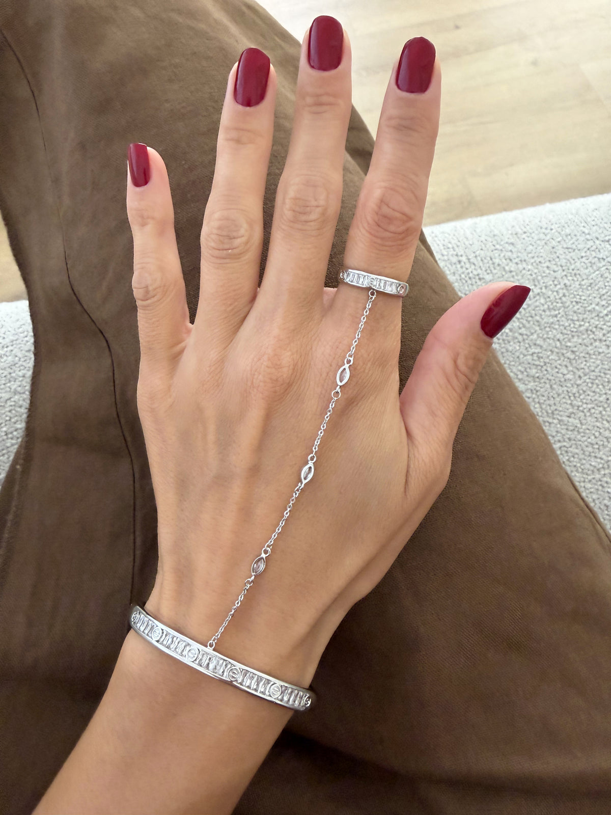 Silver Plated Stainless Steel Pave CZ Screw Motif Cuff Hand Chain Ring - CW1CUFFHANDCHAIN0011 | Wholesale Stainless Steel Jewelry Catwalk Jewellery Europe