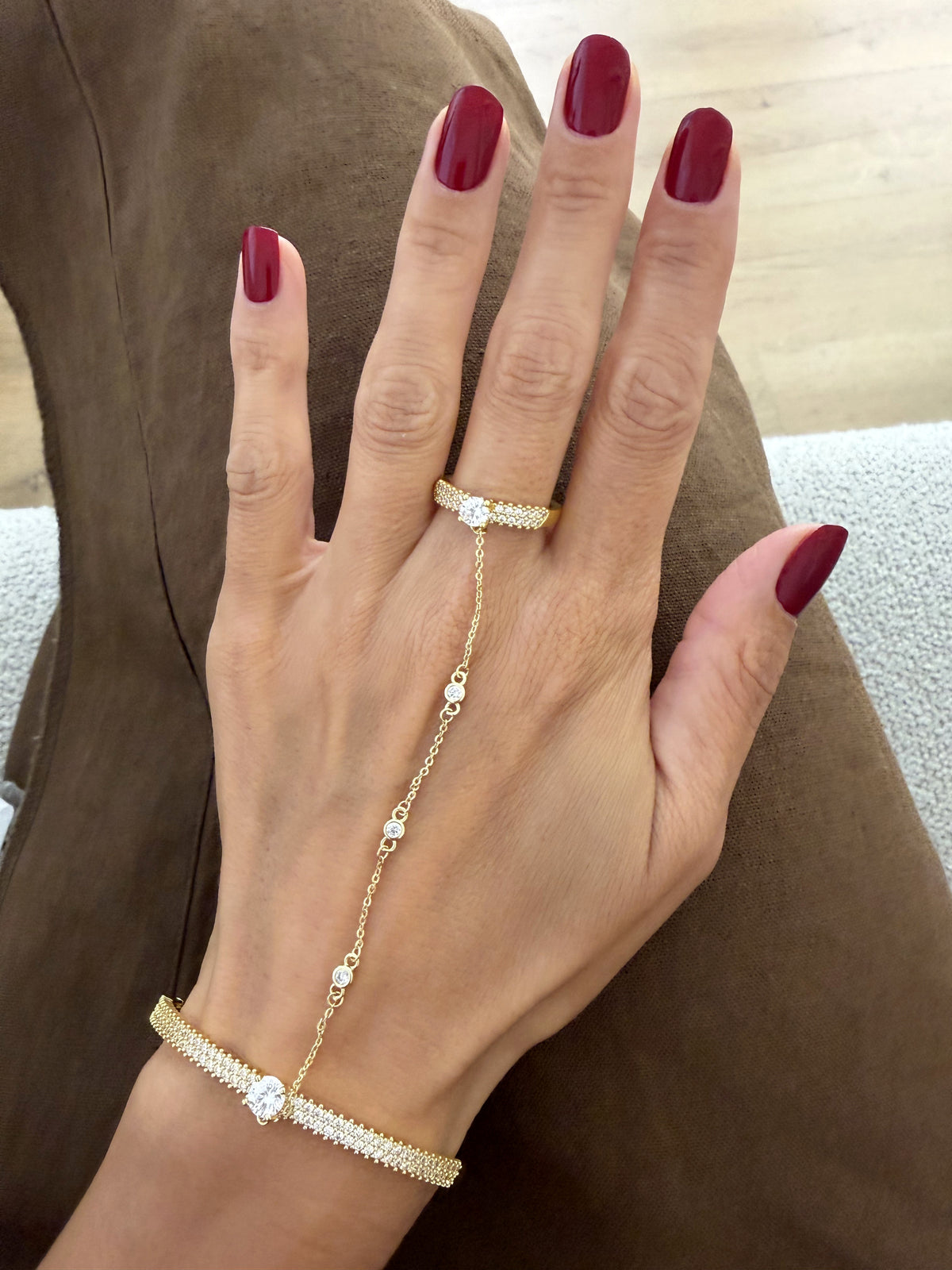18K Gold Plated Stainless Steel Pave CZ Solitaire Cuff Hand Chain Ring - CW1CUFFHANDCHAIN0012 | Wholesale Stainless Steel Jewelry Catwalk Jewellery Europe