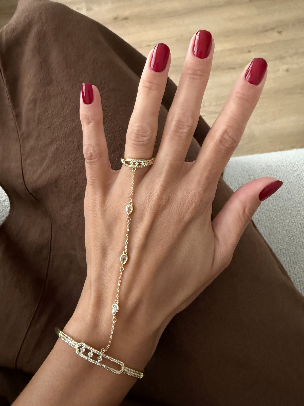 18K Gold Plated Stainless Steel Pave CZ Move Paperclip Cuff Hand Chain Ring - CW1CUFFHANDCHAIN0017 | Wholesale Stainless Steel Jewelry Catwalk Jewellery Europe