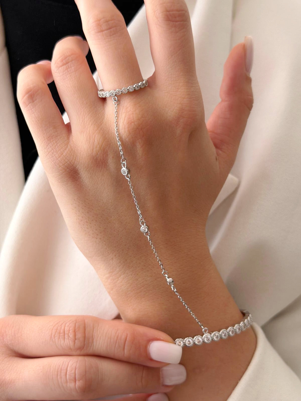 Silver Bezel CZ Bead Cluster Station Bangle Hand Chain - CW1HANDCHAIN00118 | Wholesale Stainless Steel Jewelry Catwalk Jewellery Europe