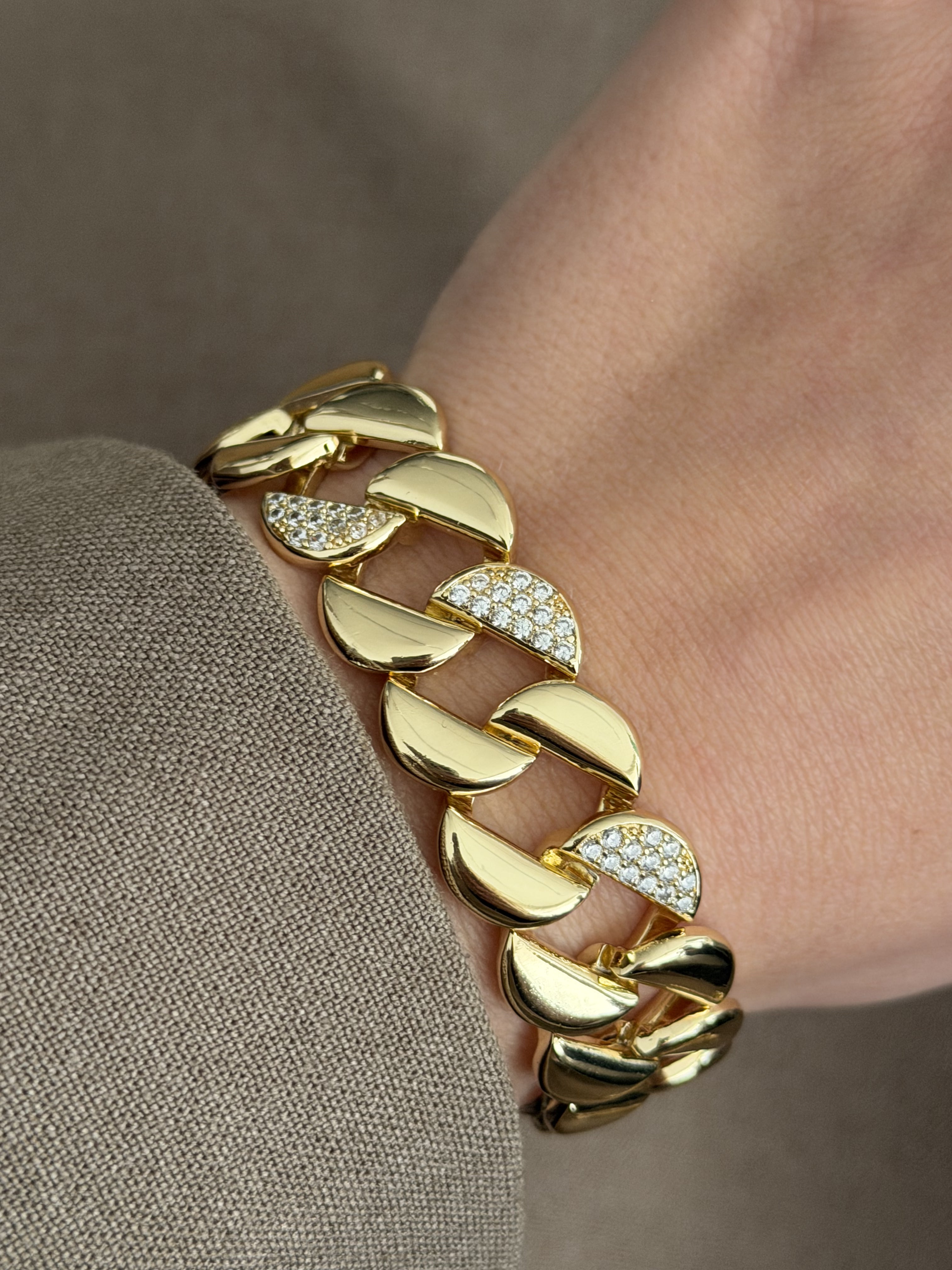MY1VPBRCL00151 gold-bracelet-stainless-steel-wholesale-myaccessories wholesale jewelry BRACELETS  Catwalk Jewellery Europe