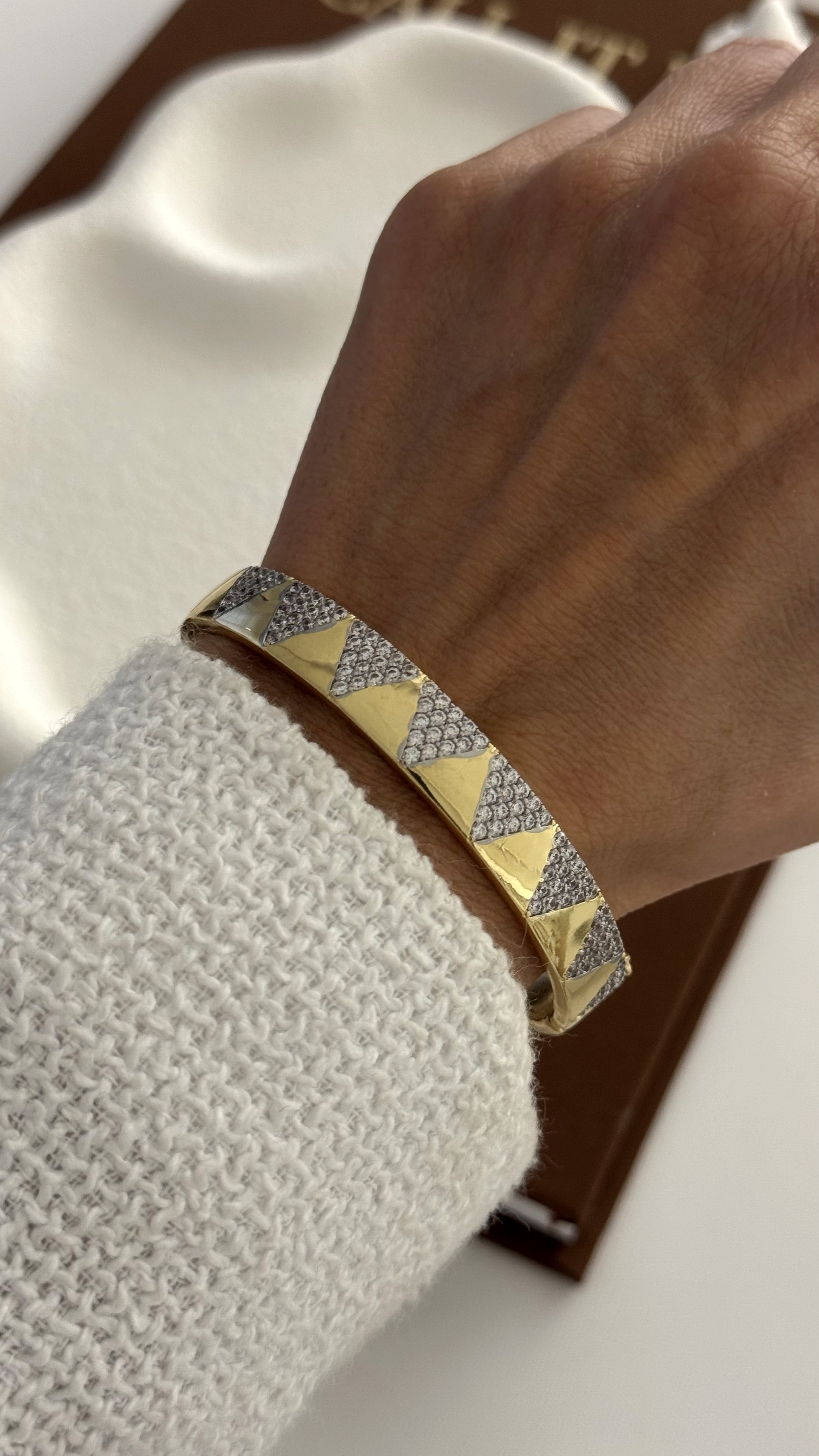 MY1VPHCUFF0061 gold-cuff-bracelet-stainless-steel-waterproof-minimalist-wholesale-myaccessories wholesale jewelry CUFF BRACELETS Catwalk Jewellery Europe