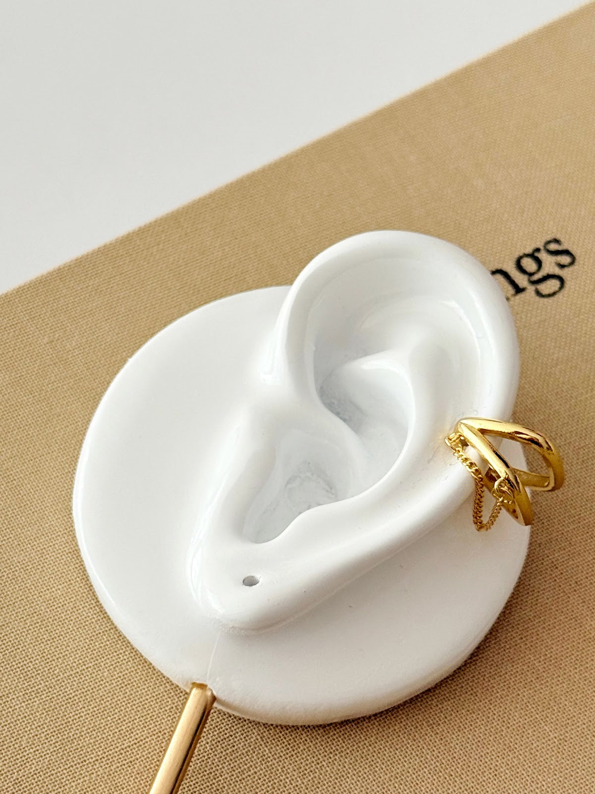 Gold V Shape Dangle Chain Ear Cuff - CW1EARCUFF0042 | Wholesale Stainless Steel Jewelry Catwalk Jewellery Europe