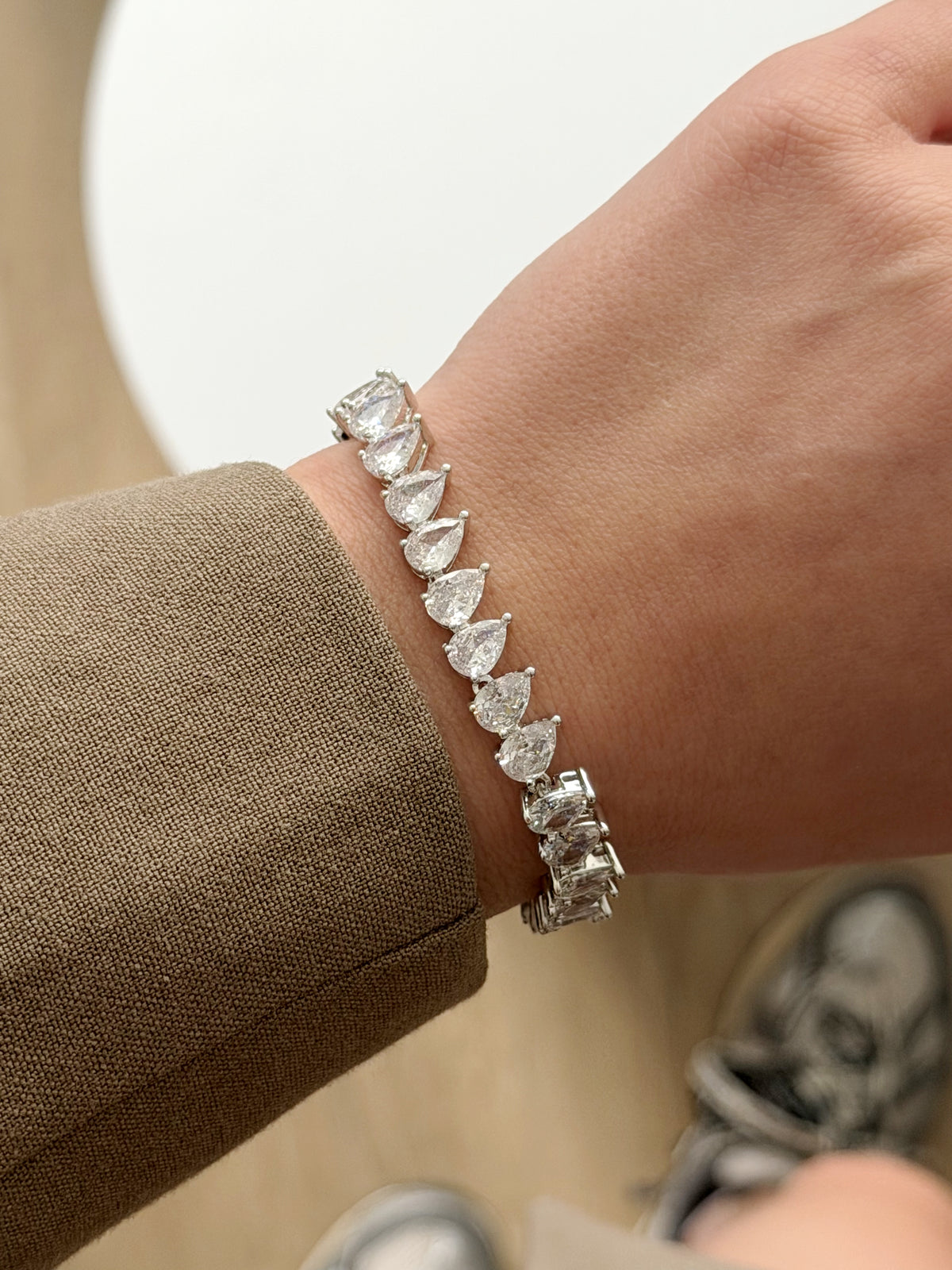 CW1VPBRCLT00160-silver-pear-cut-cz-tennis-bracelet-catwalkjewellery wholesale jewelry BRACELETS  Catwalk Jewellery Europe