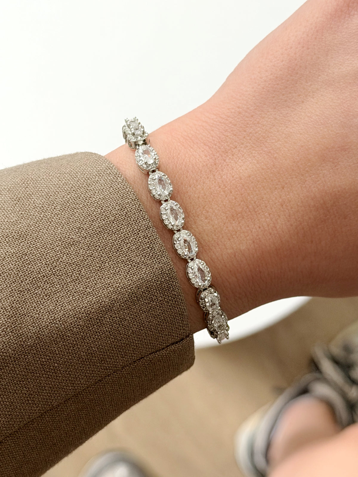 CW1VPBRCLT00161-silver-oval-cut-cz-halo-tennis-bracelet-catwalkjewellery wholesale jewelry BRACELETS  Catwalk Jewellery Europe