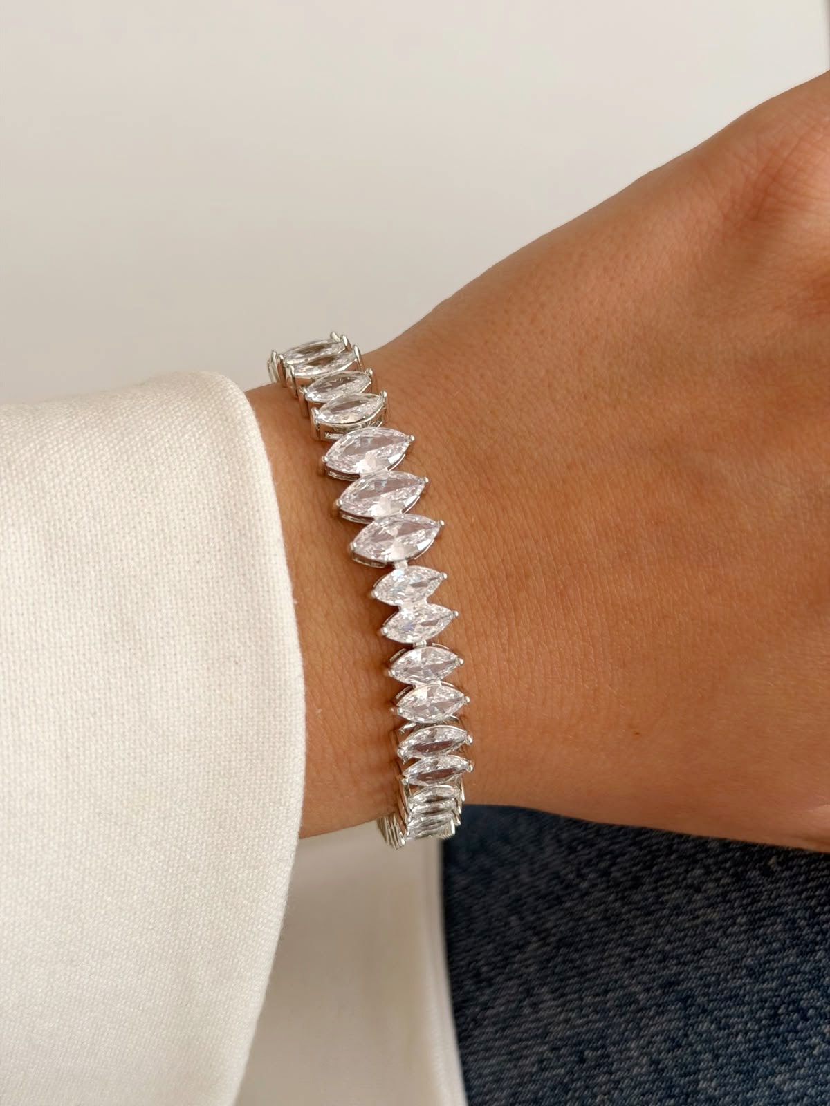 Silver Large Marquise Cut CZ Tennis Bracelet - CW1VPBRCLT00193 | Wholesale Stainless Steel Jewelry Catwalk Jewellery Europe