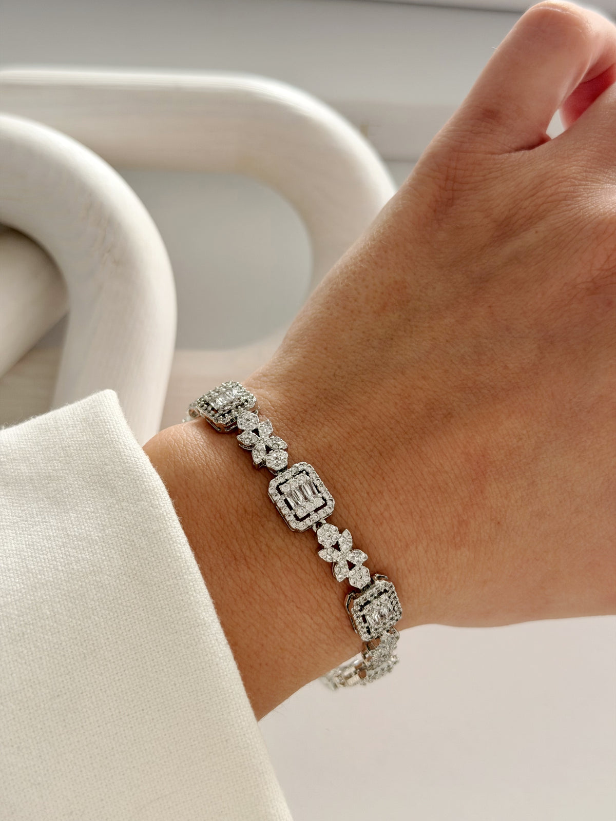 CW1VPBRCLT00167-silver-cz-pave-alternating-emerald-halo-flower-link-bracelet-catwalkjewellery wholesale jewelry BRACELETS  Catwalk Jewellery Europe