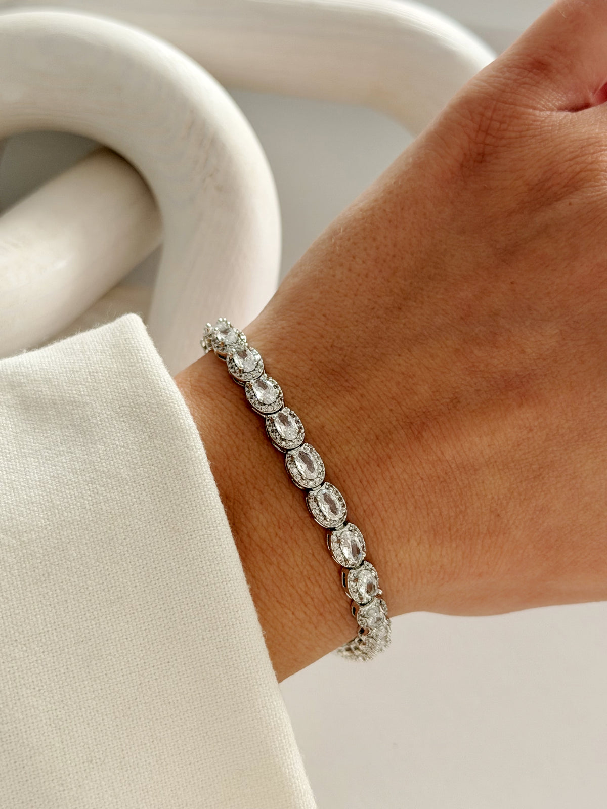 CW1VPBRCLT00169-silver-oval-cut-cz-halo-tennis-bracelet-catwalkjewellery wholesale jewelry BRACELETS  Catwalk Jewellery Europe
