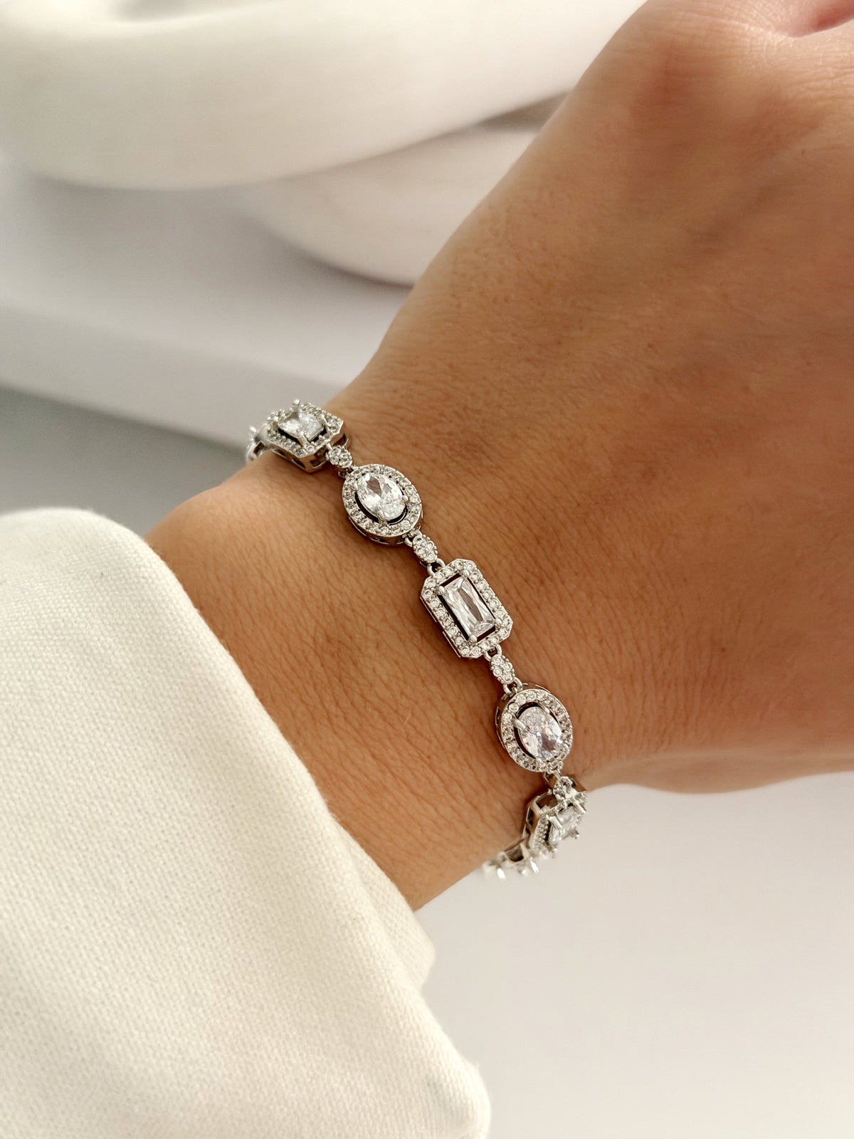 CW1VPBRCLT00172-silver-cz-pave-alternating-oval-and-emerald-halo-link-bracelet-catwalkjewellery wholesale jewelry BRACELETS  Catwalk Jewellery Europe