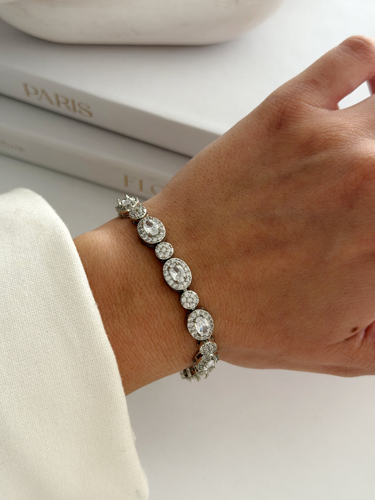 CW1VPBRCLT00175-silver-cz-pave-alternating-oval-halo-and-round-link-bracelet-catwalkjewellery wholesale jewelry BRACELETS  Catwalk Jewellery Europe
