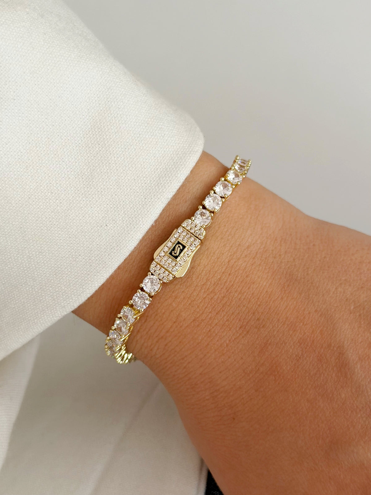 CW1VPBRCLT00196-gold-large-round-cz-tennis-bracelet-pave-buckle-clasp-catwalkjewellery wholesale jewelry BRACELETS  Catwalk Jewellery Europe