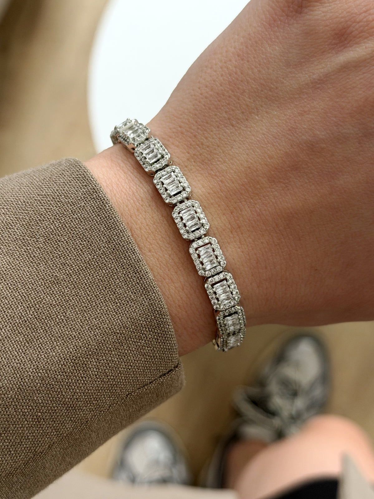 CW1VPBRCLT00204-silver-emerald-cut-cz-halo-tennis-bracelet-catwalkjewellery wholesale jewelry BRACELETS  Catwalk Jewellery Europe