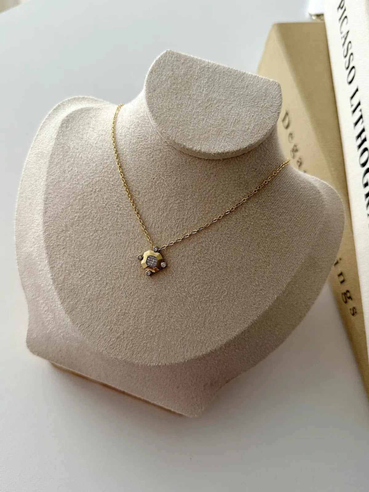 Gold CZ Pave Cushion Halo Medallion Pendant Necklace - CW1NKL0016 | Wholesale Stainless Steel Jewelry Catwalk Jewellery Europe