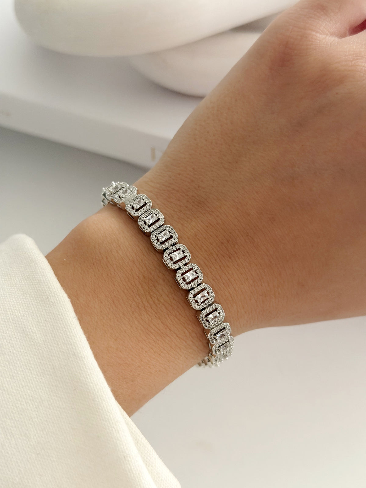 CW1VPBRCLT00218-silver-cz-pave-emerald-cut-halo-tennis-bracelet-catwalkjewellery wholesale jewelry BRACELETS  Catwalk Jewellery Europe