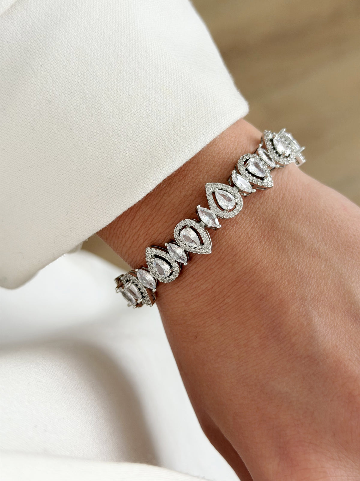 CW1VPBRCLT00237-silver-pear-and-marquise-cut-cz-halo-link-bracelet-catwalkjewellery wholesale jewelry BRACELETS  Catwalk Jewellery Europe