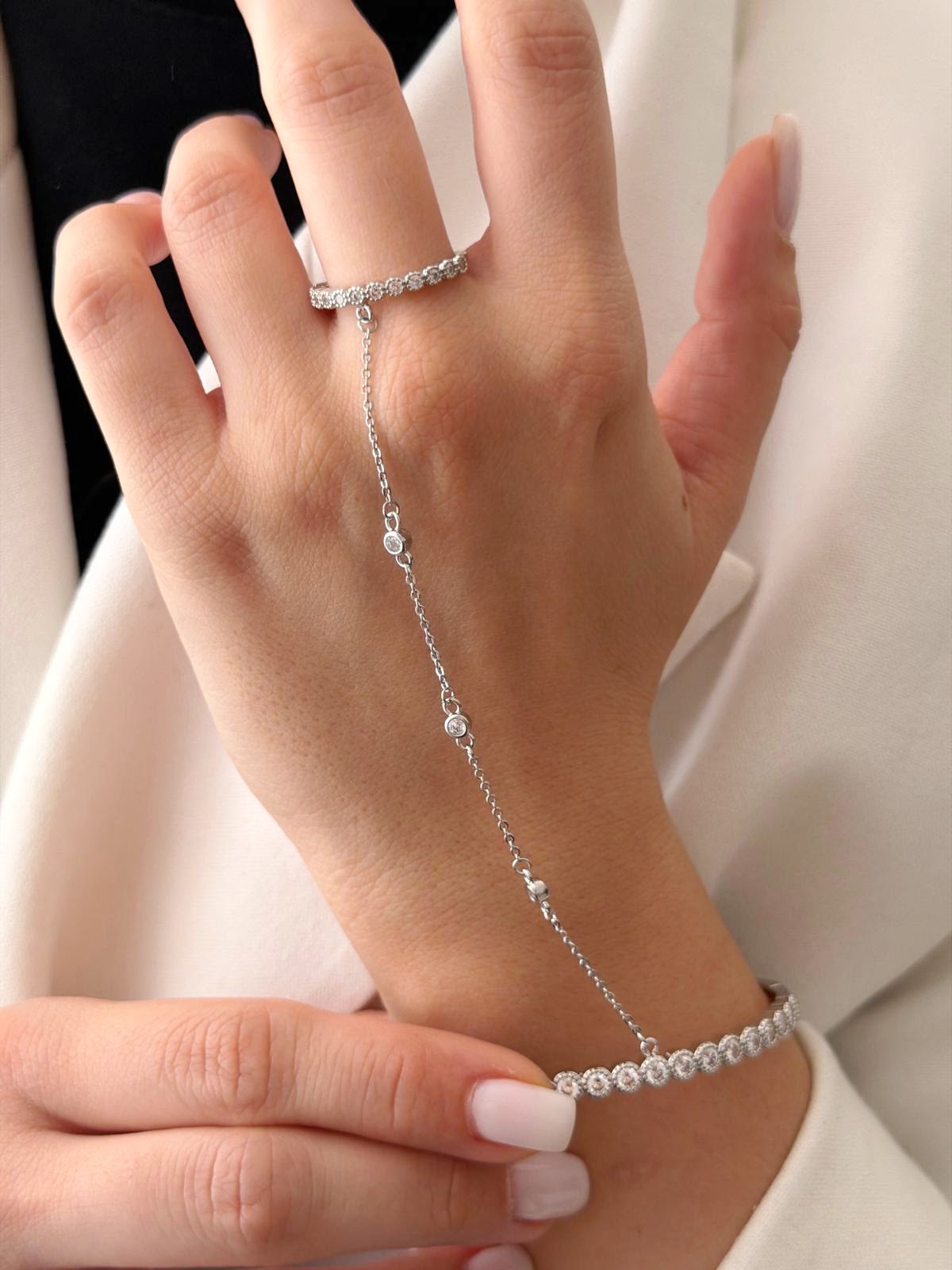 Silver Bezel CZ Bead Cluster Station Bangle Hand Chain - CW1HANDCHAIN00118 | Wholesale Stainless Steel Jewelry Catwalk Jewellery Europe