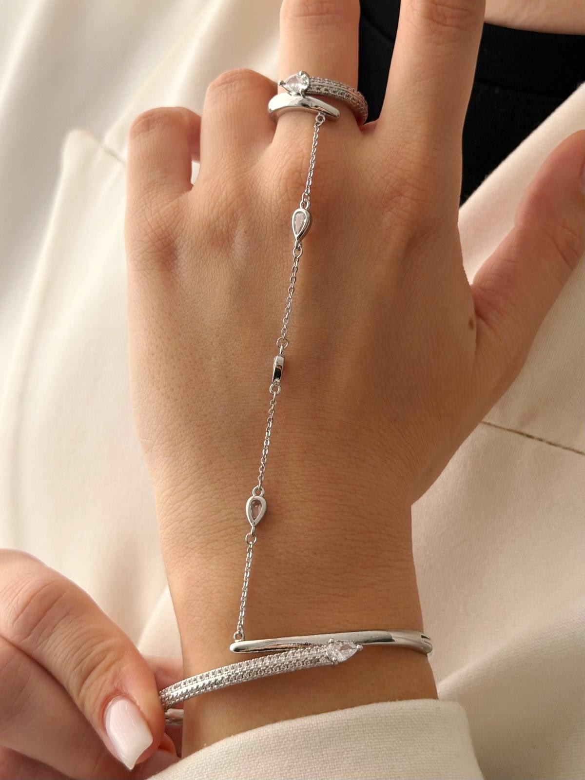 Silver CZ Pave Pear Cut Bypass Bangle Hand Chain - CW1HANDCHAIN00128 | Wholesale Stainless Steel Jewelry Catwalk Jewellery Europe