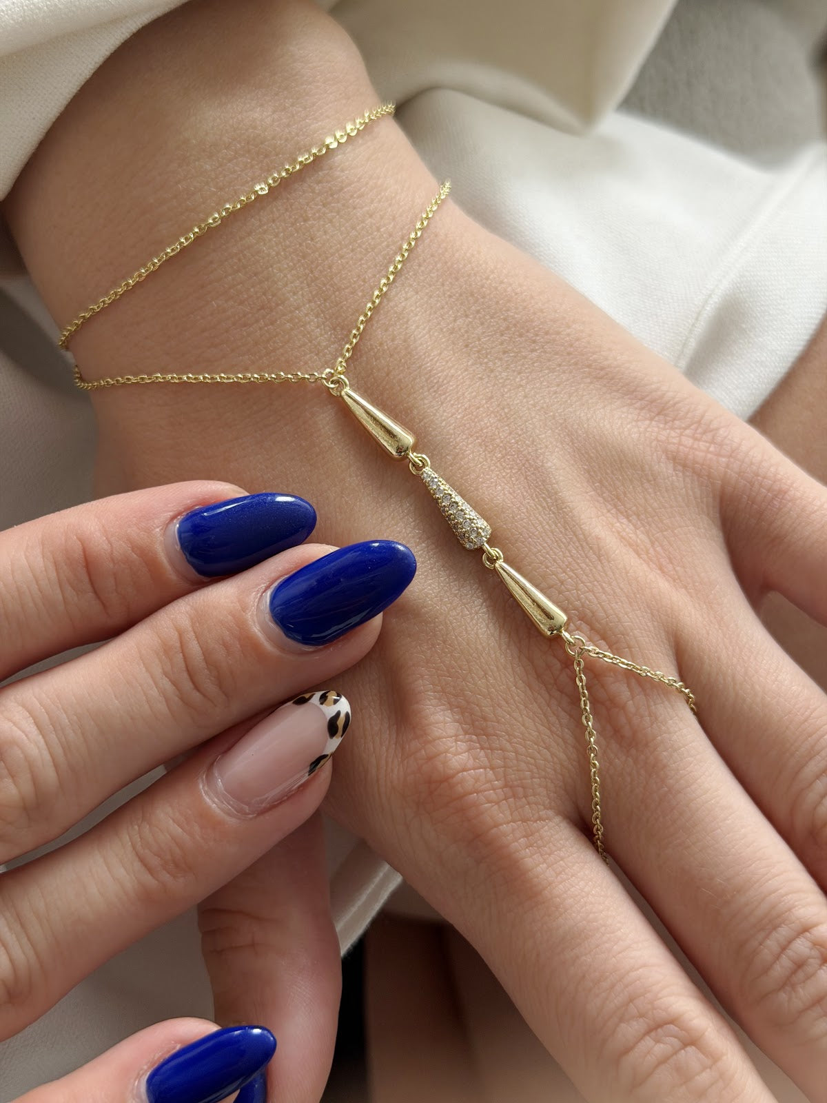 Gold CZ Pave Tapered Bar Drop Station Hand Chain - CW1HANDCHAIN0083 | Wholesale Stainless Steel Jewelry Catwalk Jewellery Europe