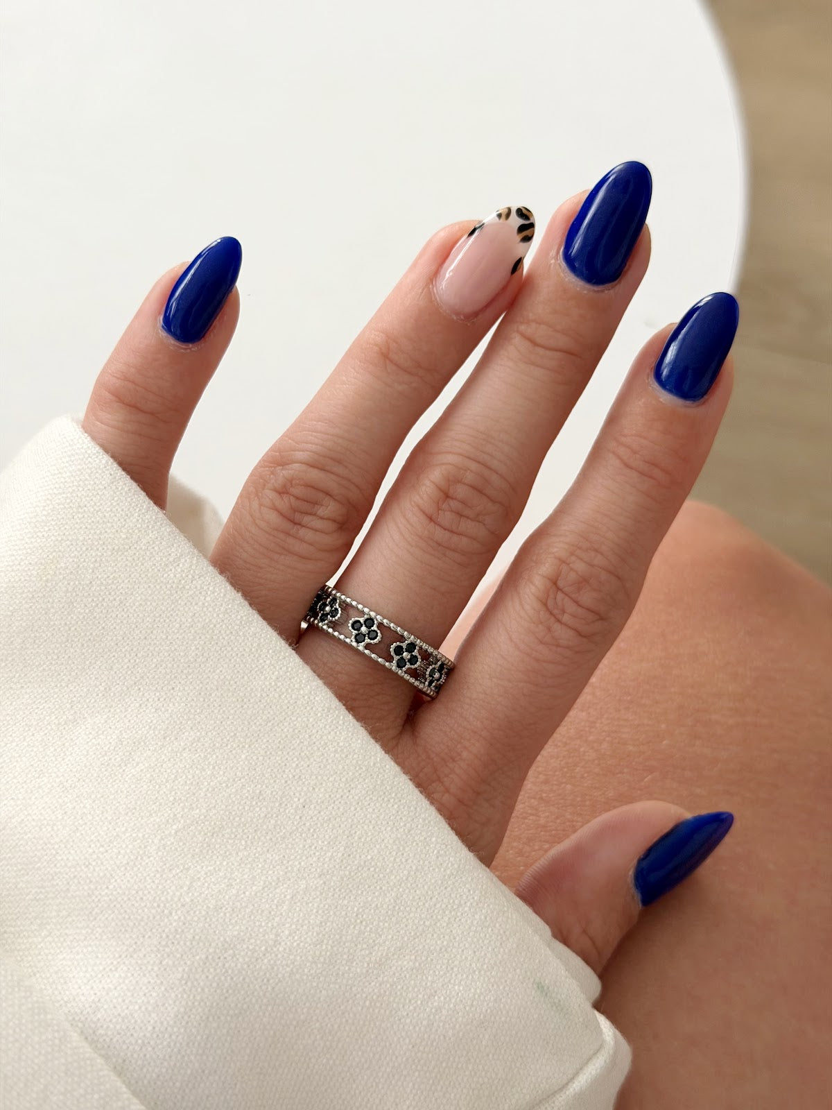 Silver Black CZ Clover Motif Cutout Band Ring - CW1RING00172 | Wholesale Stainless Steel Jewelry Catwalk Jewellery Europe