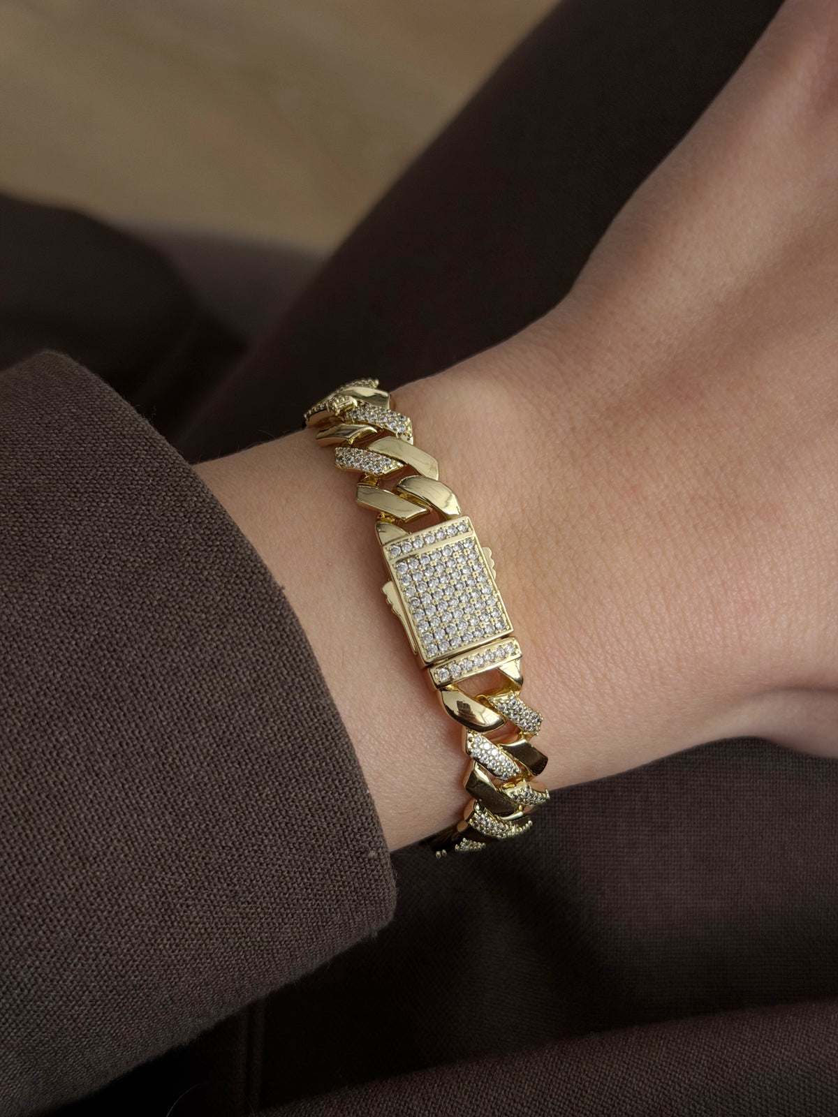 CW1VPBRCLT00264-gold-cz-pave-studded-chunky-curb-chain-bracelet-catwalkjewellery wholesale jewelry BRACELETS  Catwalk Jewellery Europe