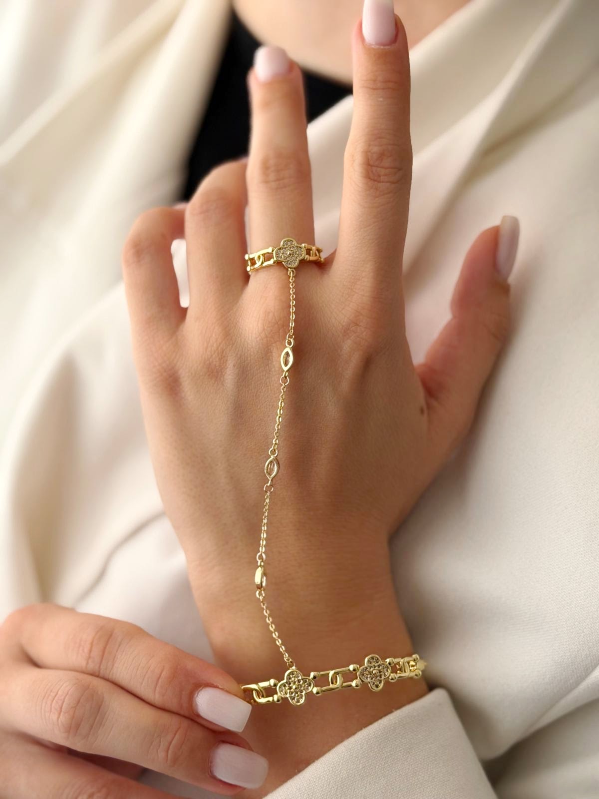 Gold CZ Pave Four Leaf Clover Link Bangle Hand Chain - CW1HANDCHAIN00130 | Wholesale Stainless Steel Jewelry Catwalk Jewellery Europe