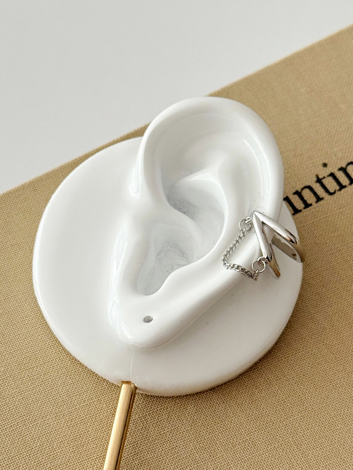Silver V Shape Dangle Chain Ear Cuff - CW1EARCUFF0043 | Wholesale Stainless Steel Jewelry Catwalk Jewellery Europe