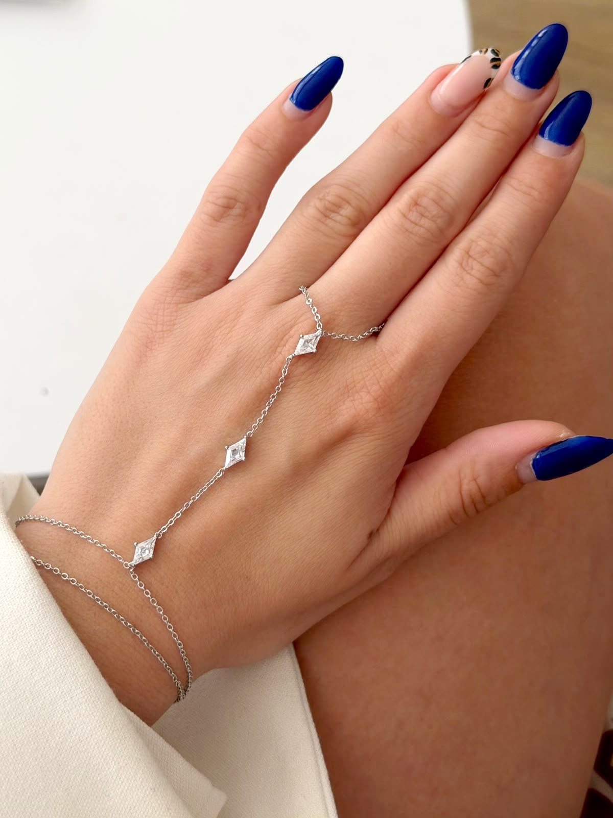 Silver Bezel Rhombus Gemstone Station Hand Chain - CW1HANDCHAIN0037 | Wholesale Stainless Steel Jewelry Catwalk Jewellery Europe
