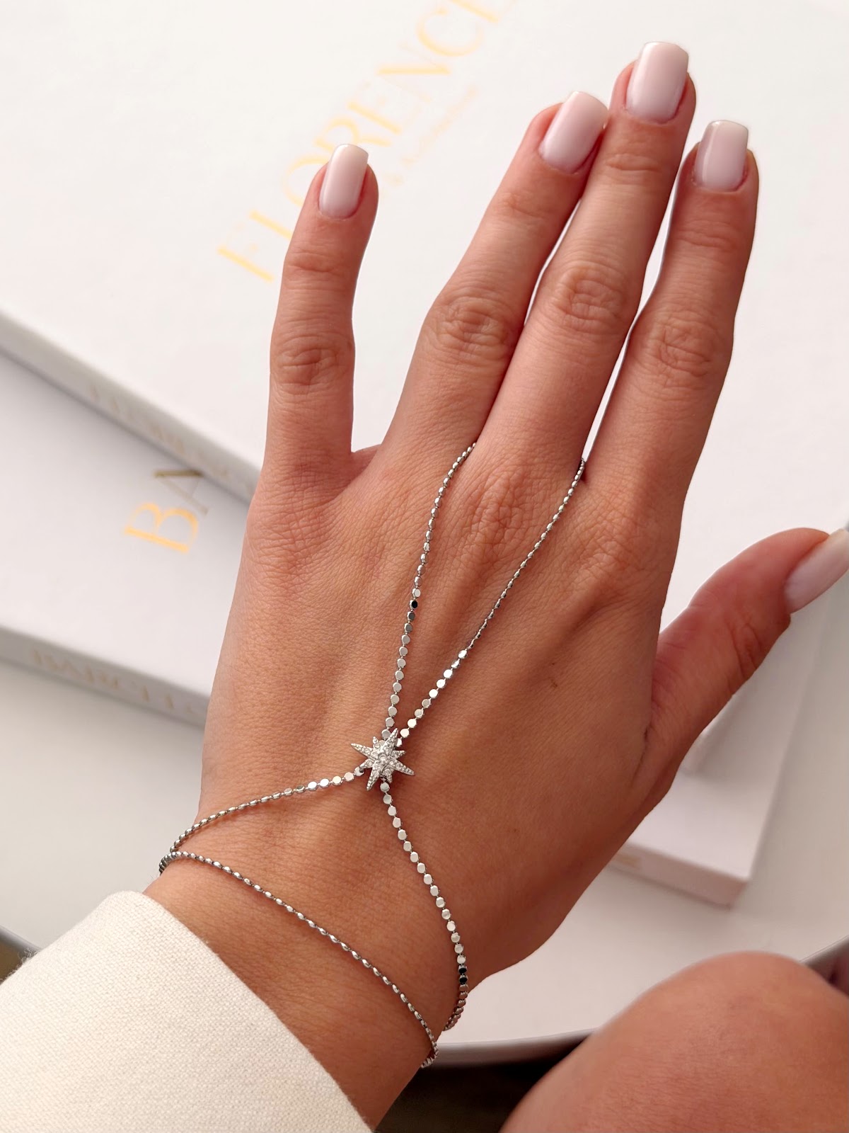 Silver CZ Pave Starburst Flat Disc Chain Bangle Hand Chain - CW1HANDCHAIN00131 | Wholesale Stainless Steel Jewelry Catwalk Jewellery Europe