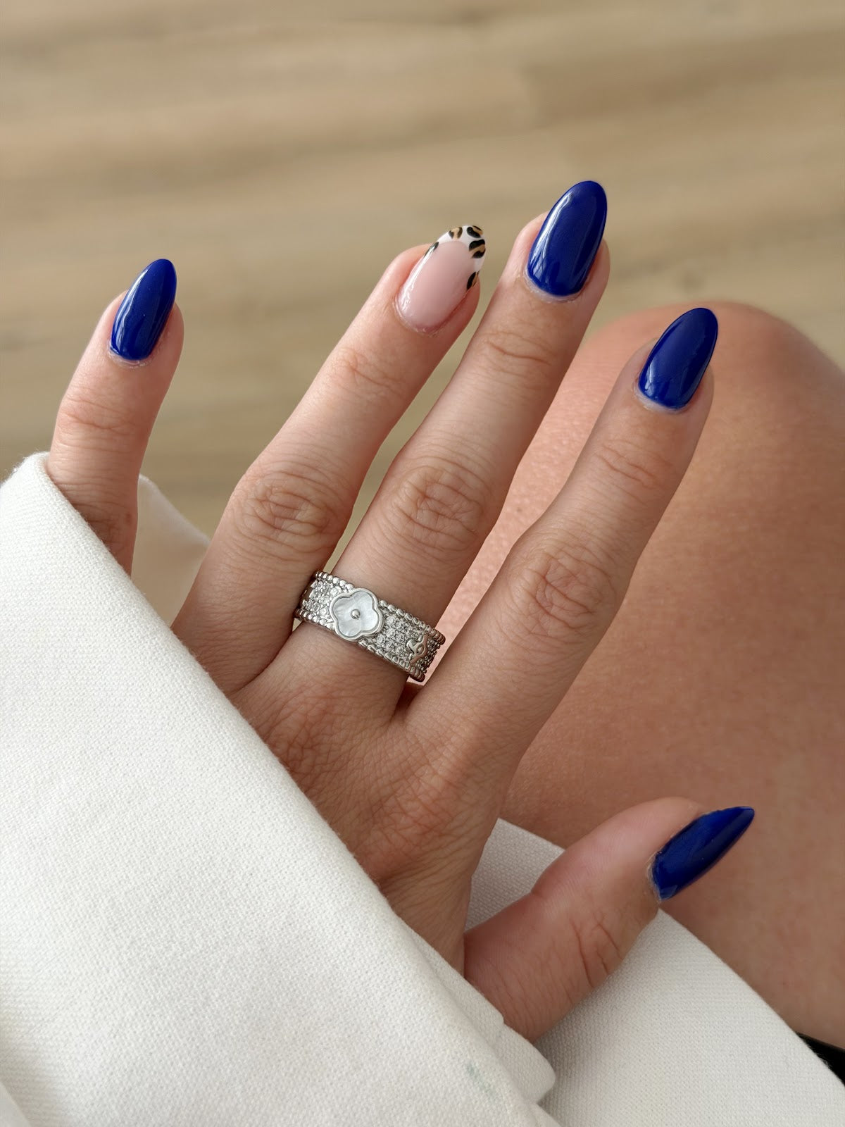 Silver Mother Of Pearl Clover Motif Wide Band Ring - CW1RING00156 | Wholesale Stainless Steel Jewelry Catwalk Jewellery Europe