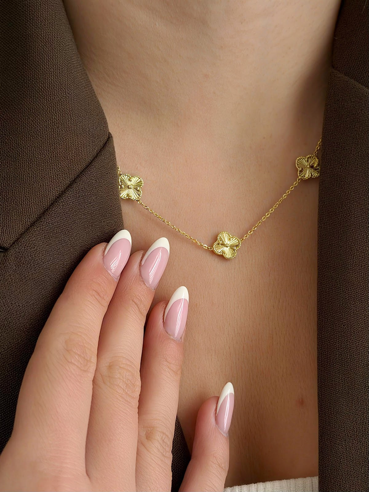 Gold Sunburst Clover Station Necklace - CW1NKL0041 | Wholesale Stainless Steel Jewelry Catwalk Jewellery Europe