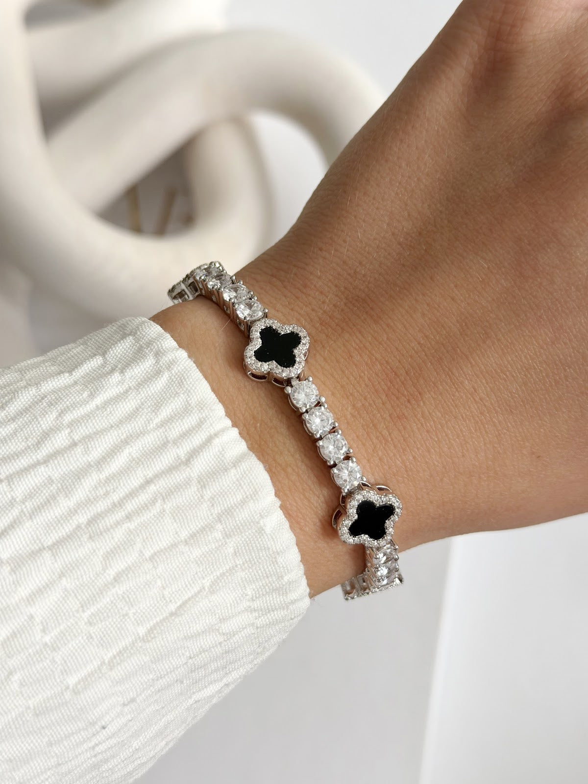 Silver CZ Pave Black Onyx Clover Tennis Bracelet - CW1VPBRCLT00289 | Wholesale Stainless Steel Jewelry Catwalk Jewellery Europe