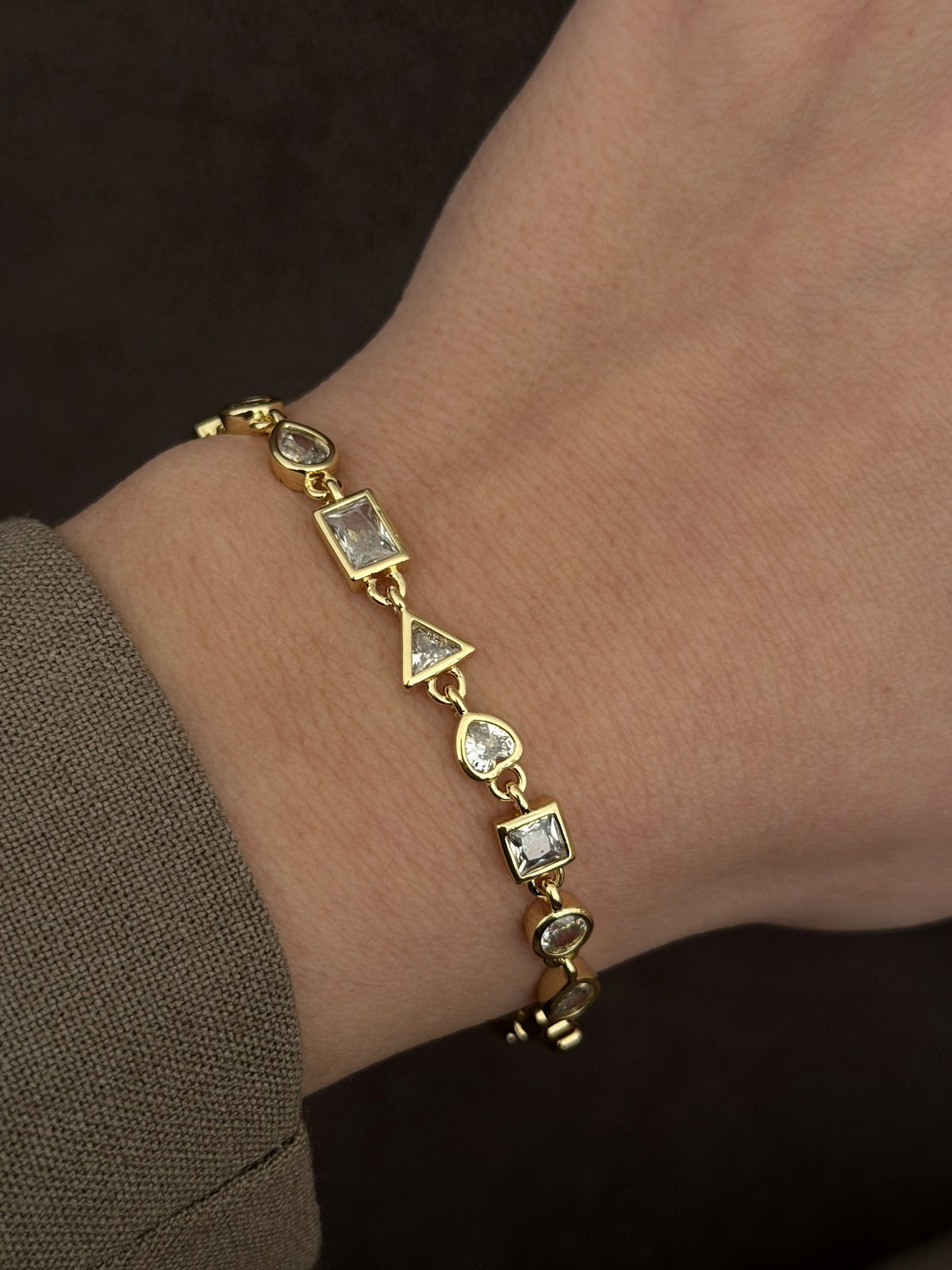 Gold Clear Mixed Geometric Cut CZ Station Bracelet - CW1VPBRCLT0059 | Wholesale Stainless Steel Jewelry Catwalk Jewellery Europe
