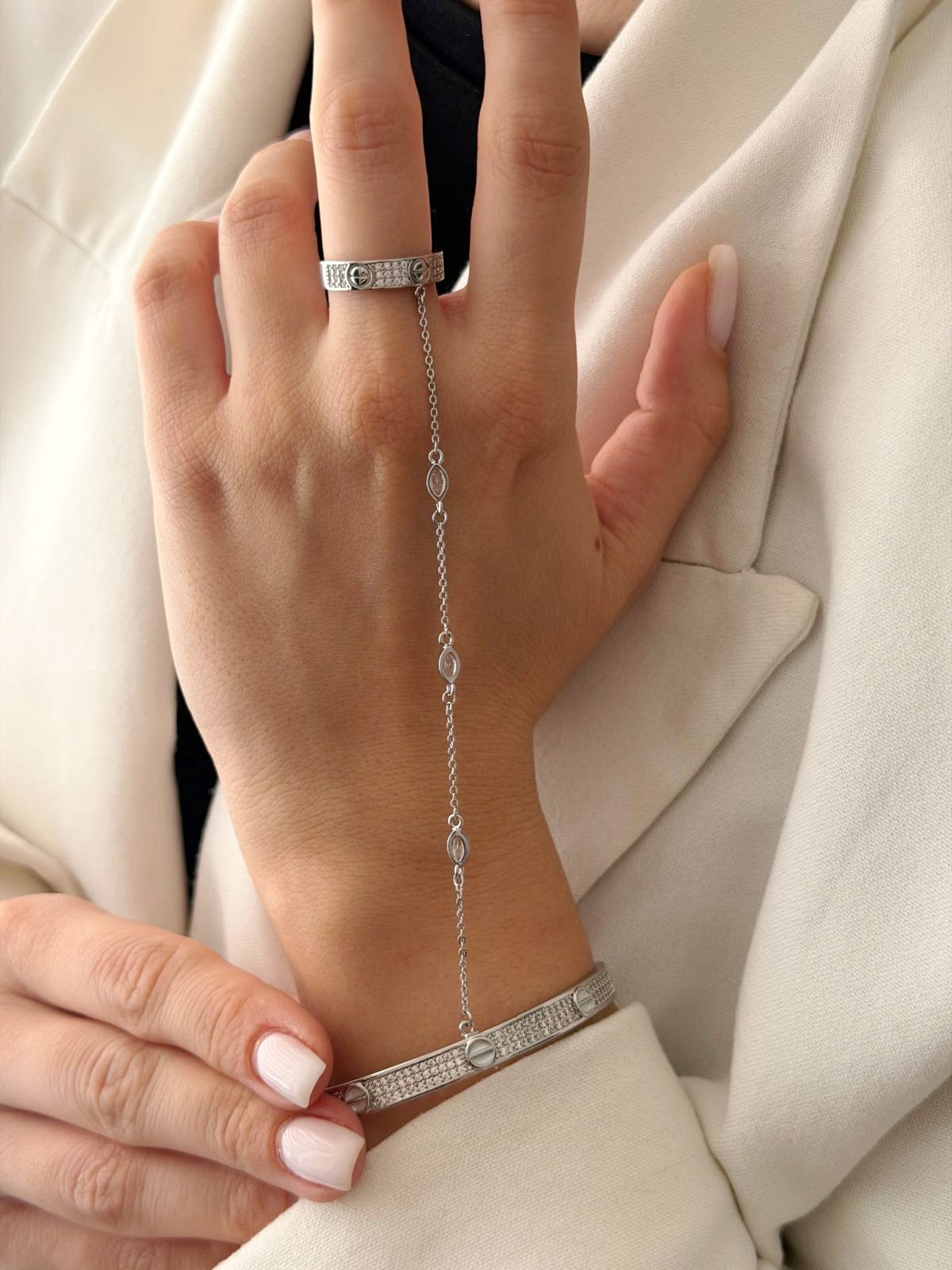 Silver CZ Pave Screw Motif Bangle Hand Chain - CW1HANDCHAIN00121 | Wholesale Stainless Steel Jewelry Catwalk Jewellery Europe