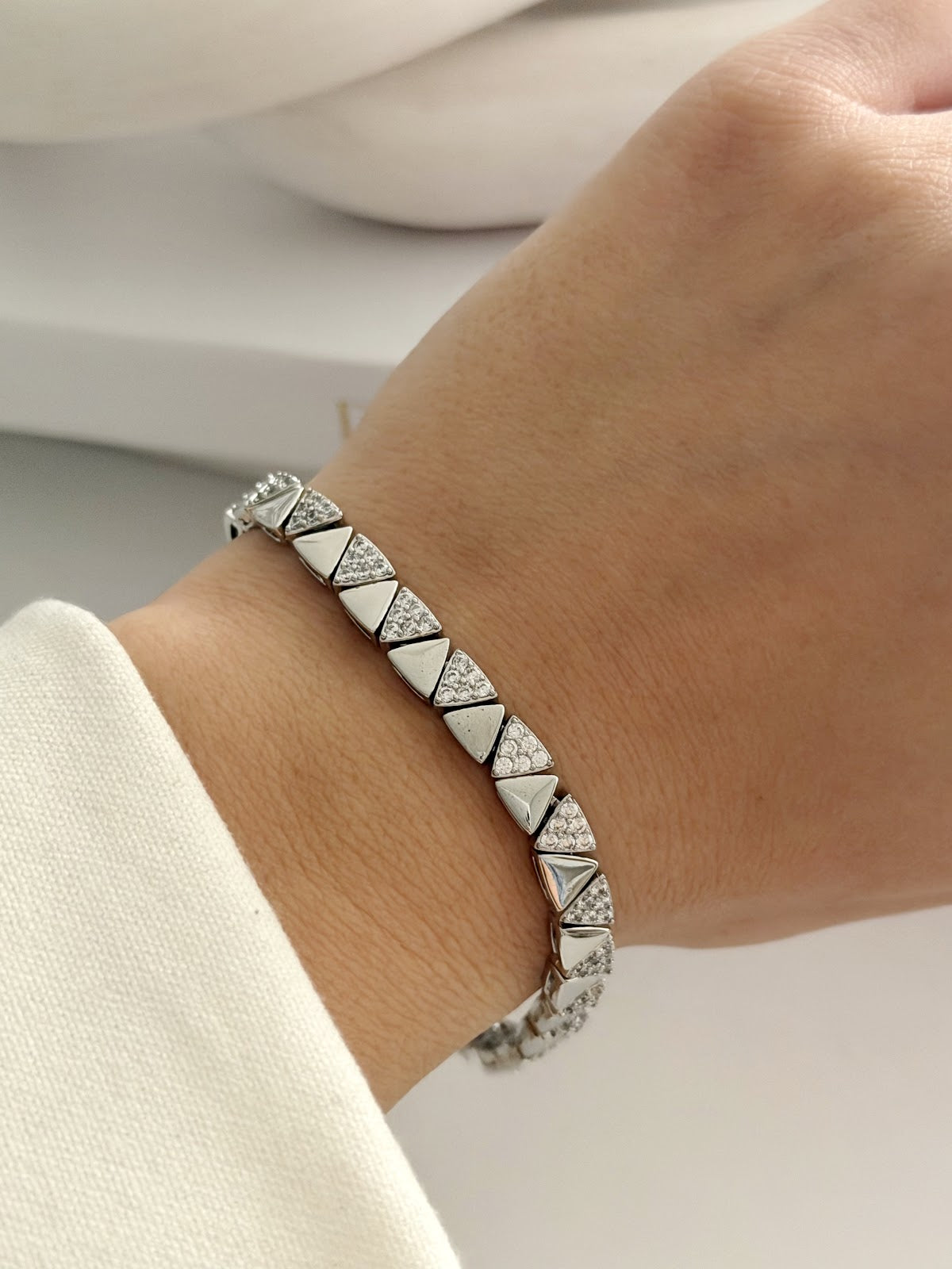 Silver CZ Pave Alternating Triangle Link Bracelet - CW1VPBRCLT0089 | Wholesale Stainless Steel Jewelry Catwalk Jewellery Europe