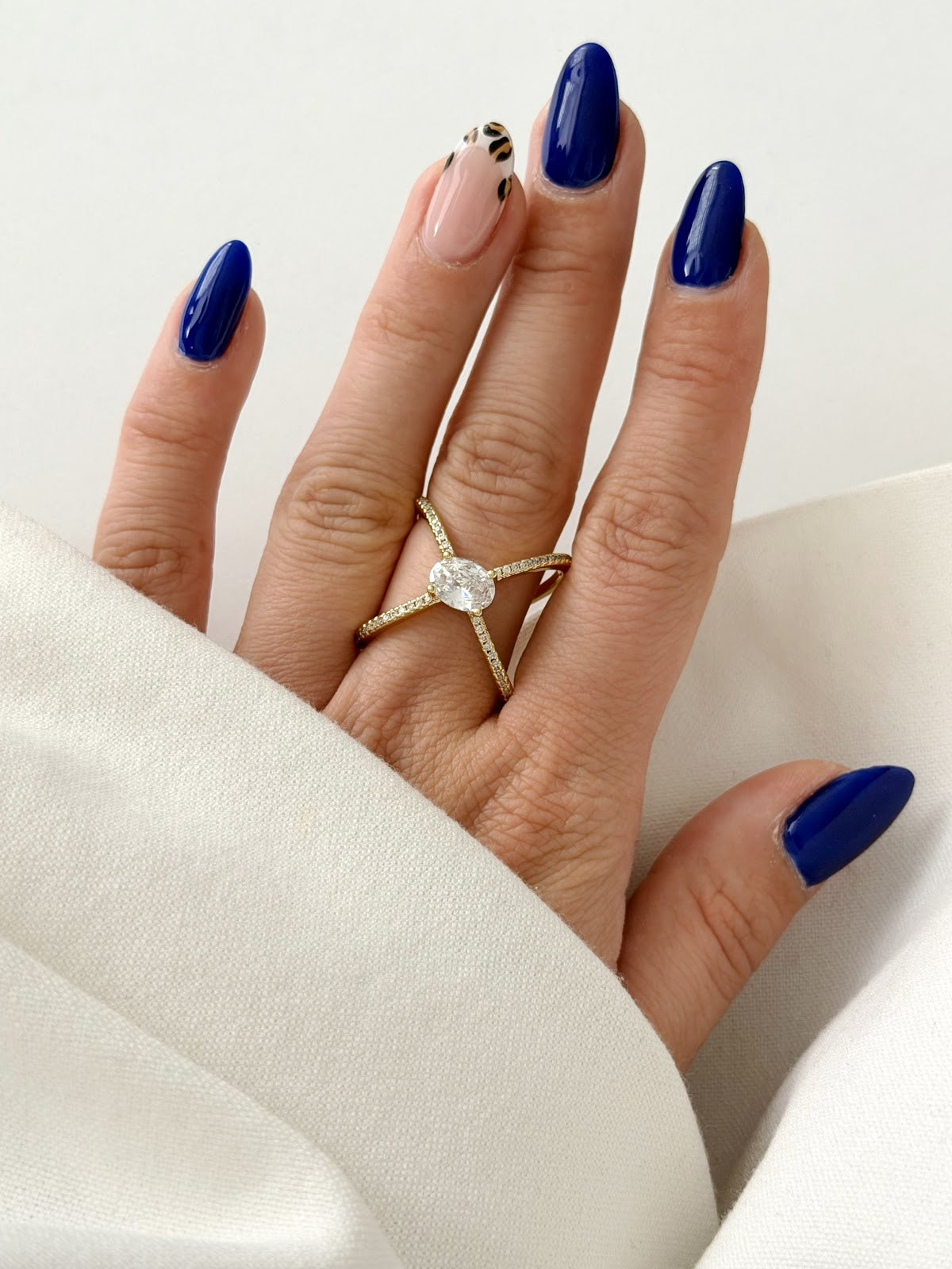 Gold CZ Pave Criss Cross X Oval Solitaire Statement Ring - CW1RING00204 | Wholesale Stainless Steel Jewelry Catwalk Jewellery Europe