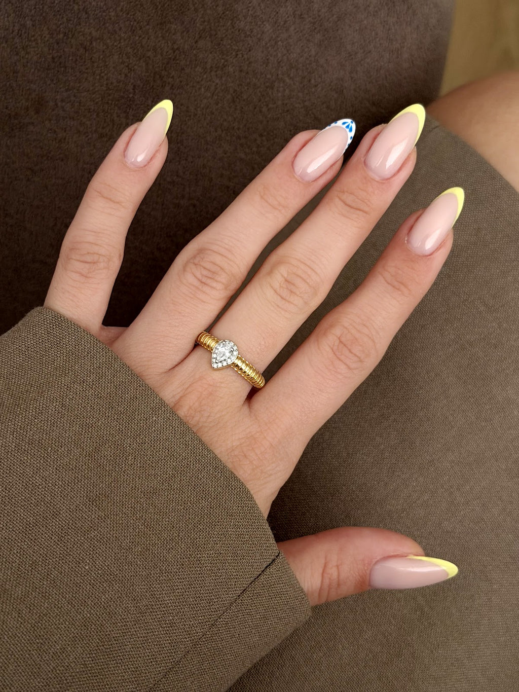 Gold Textured Band Pear Cut CZ Halo Ring wholesale jewelry RINGS Catwalk Jewellery Europe