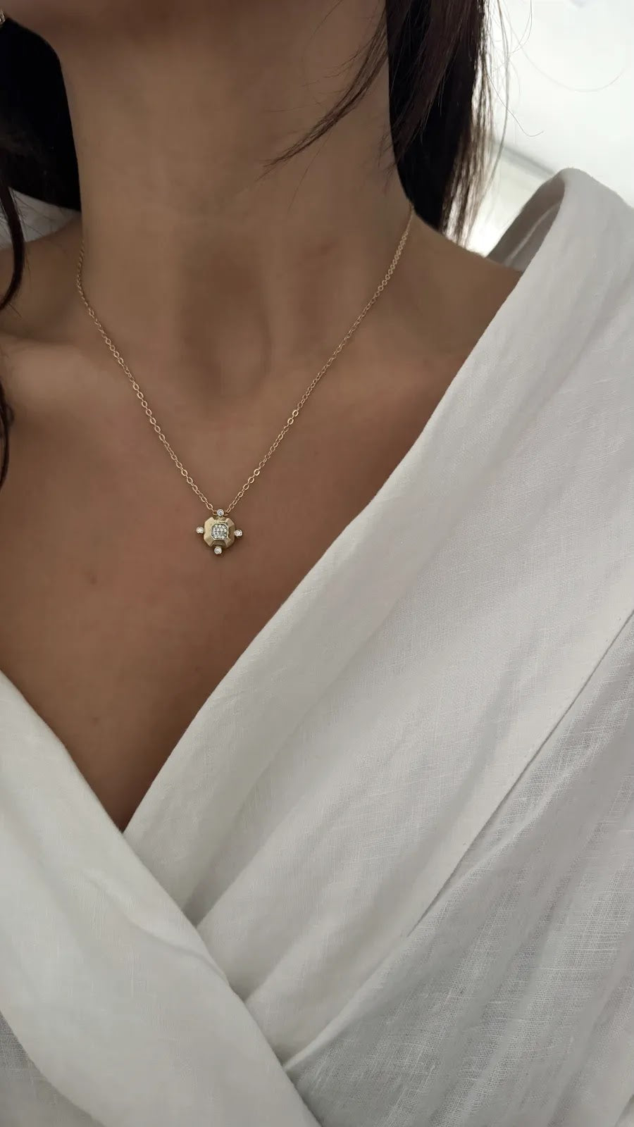 Gold CZ Pave Cushion Halo Medallion Pendant Necklace - CW1NKL0014 | Wholesale Stainless Steel Jewelry Catwalk Jewellery Europe