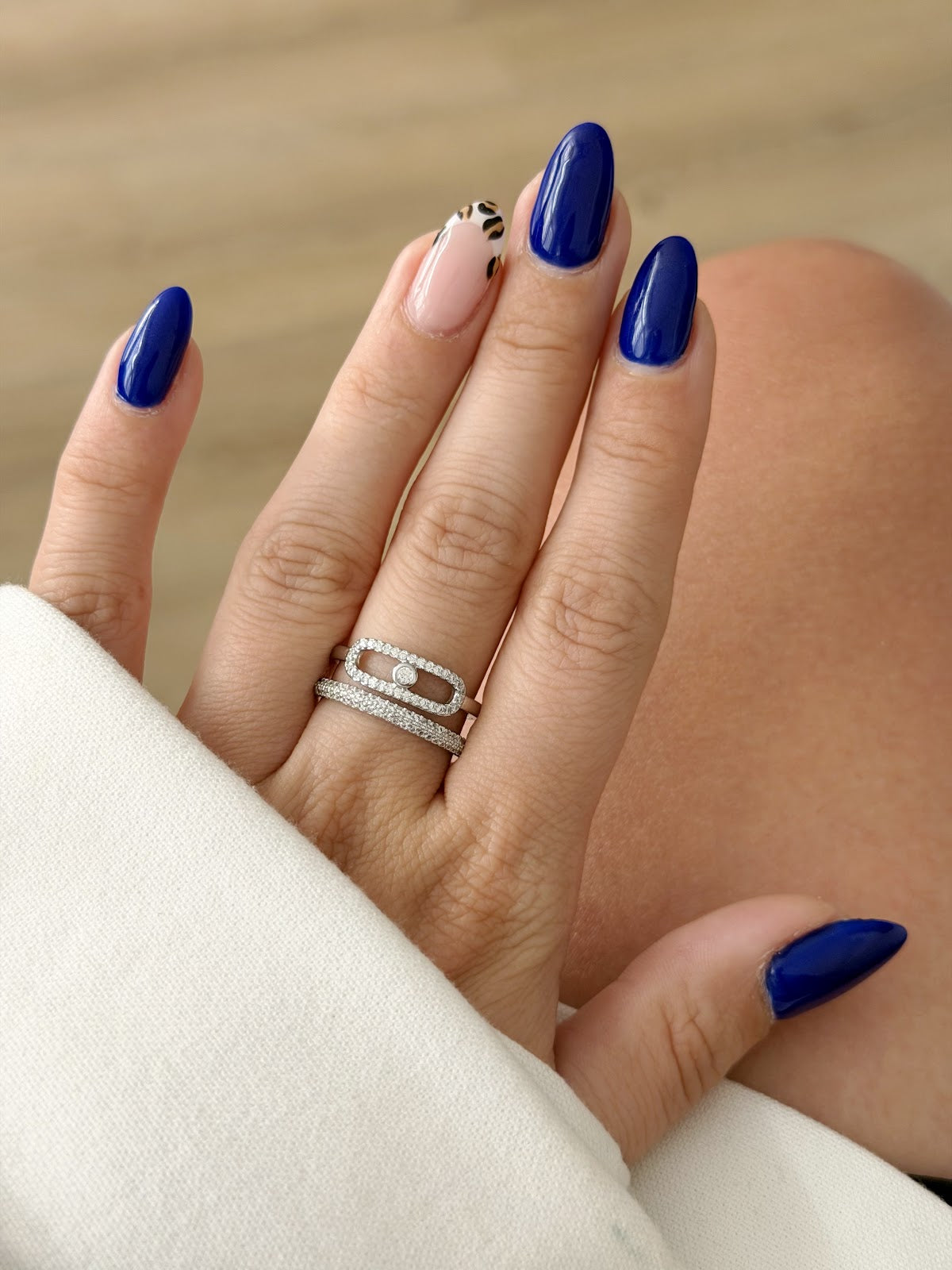 Silver CZ Pave Moving Oval Charm Double Band Ring - CW1RING00150 | Wholesale Stainless Steel Jewelry Catwalk Jewellery Europe