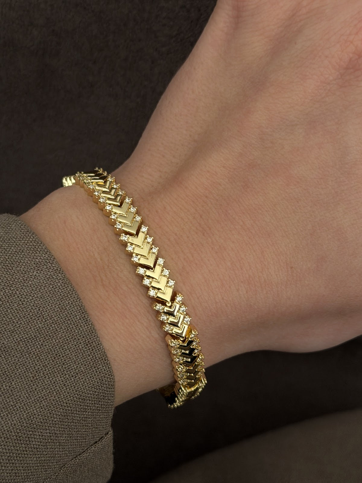 Gold CZ Pave Chevron V Link Tennis Bracelet - CW1VPBRCLT0083 | Wholesale Stainless Steel Jewelry Catwalk Jewellery Europe