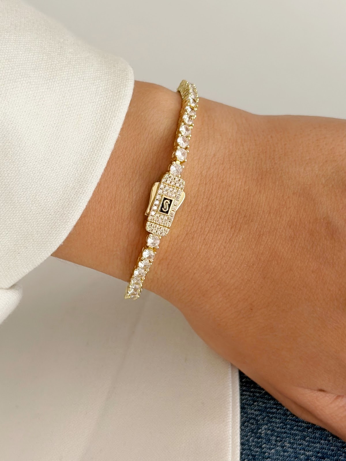 Gold Medium Round CZ Tennis Bracelet Pave Buckle Clasp - CW1VPBRCLT00195 | Wholesale Stainless Steel Jewelry Catwalk Jewellery Europe