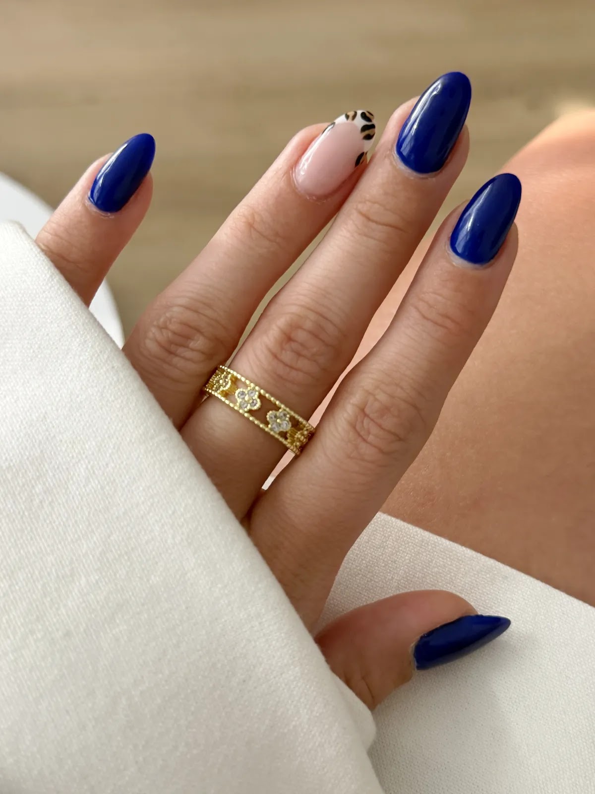 Gold CZ Pave Clover Motif Cutout Band Ring - CW1RING00132 | Wholesale Stainless Steel Jewelry Catwalk Jewellery Europe