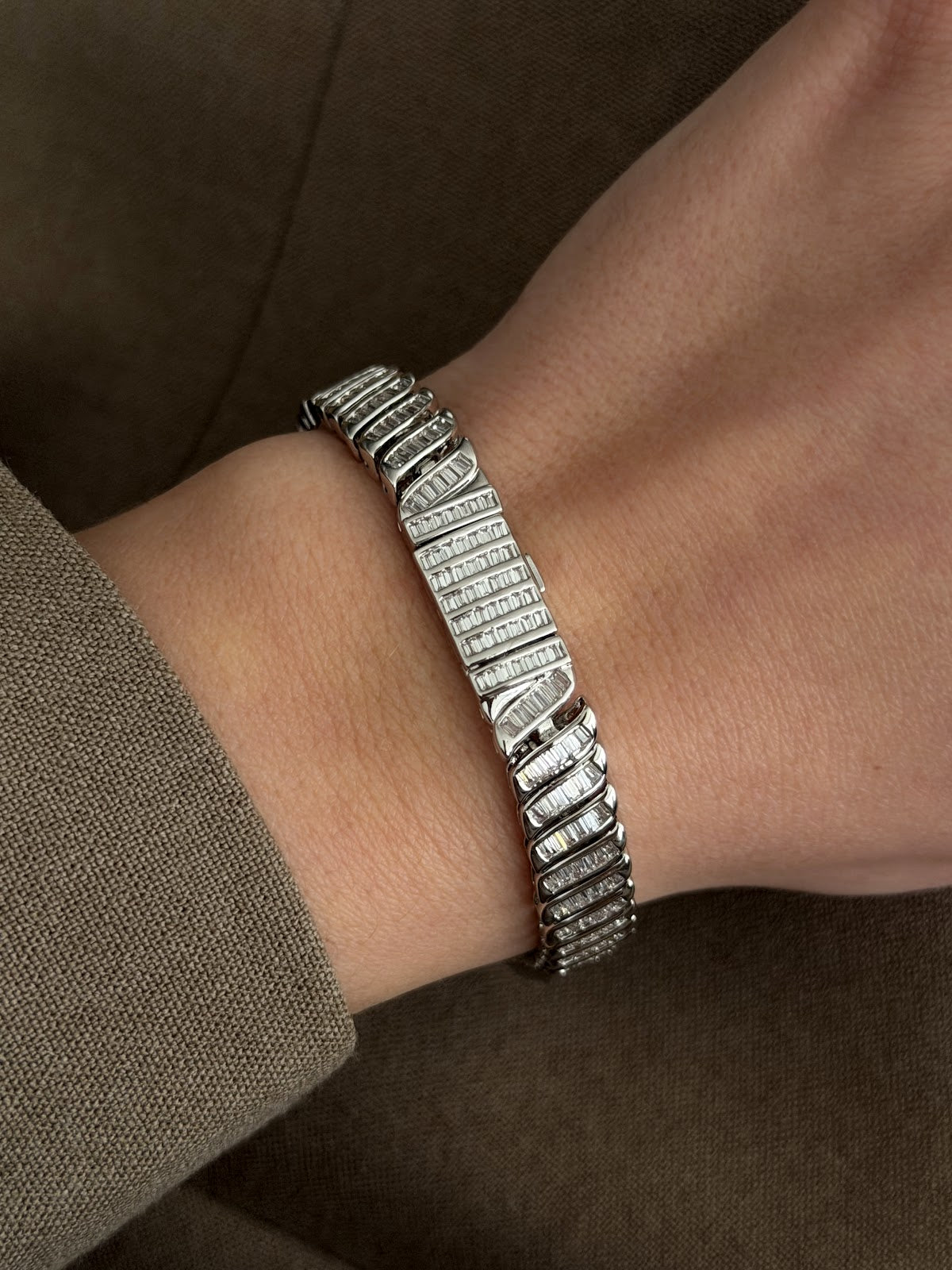 Silver Baguette CZ Pave Diagonal Link Tennis Bracelet - CW1VPBRCLT007 | Wholesale Stainless Steel Jewelry Catwalk Jewellery Europe
