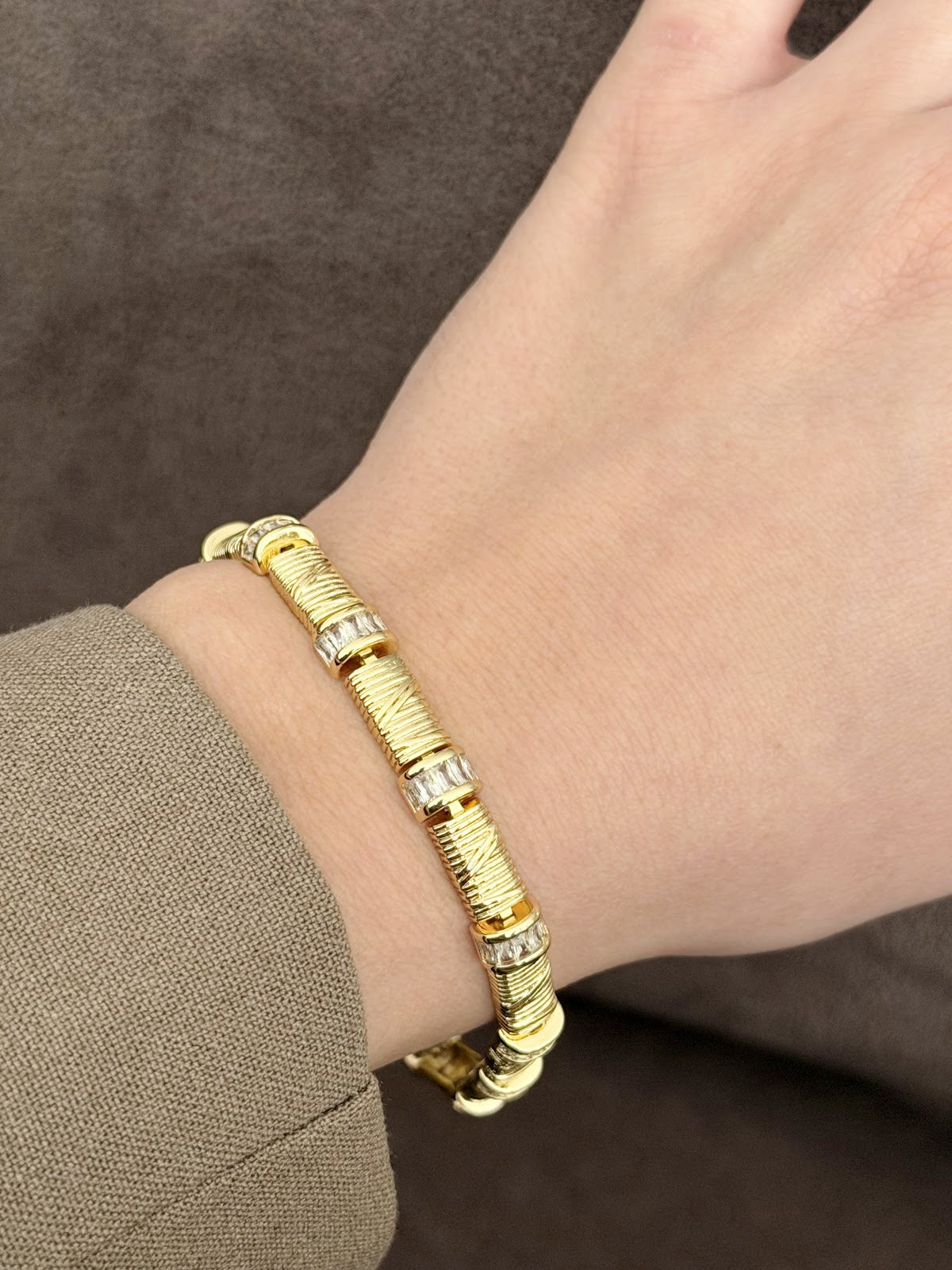 Gold Textured Cylindrical Bar And Baguette CZ Link Bracelet - CW1VPBRCLT00143 | Wholesale Stainless Steel Jewelry Catwalk Jewellery Europe