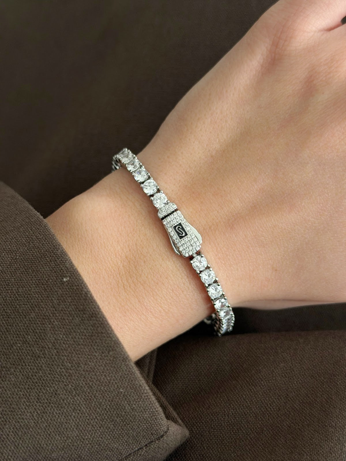 Silver Round Cut CZ Tennis Bracelet Pave Buckle Clasp - CW1VPBRCLT00197 | Wholesale Stainless Steel Jewelry Catwalk Jewellery Europe