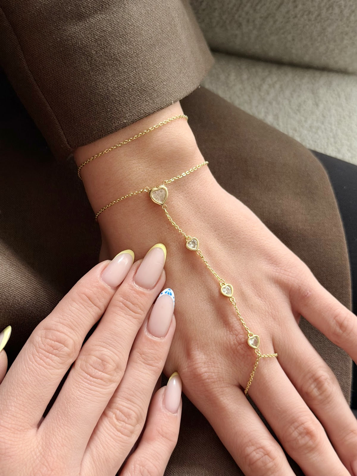 Gold CZ Pave Heart Bezel Station Hand Chain - CW1HANDCHAIN00110 | Wholesale Stainless Steel Jewelry Catwalk Jewellery Europe