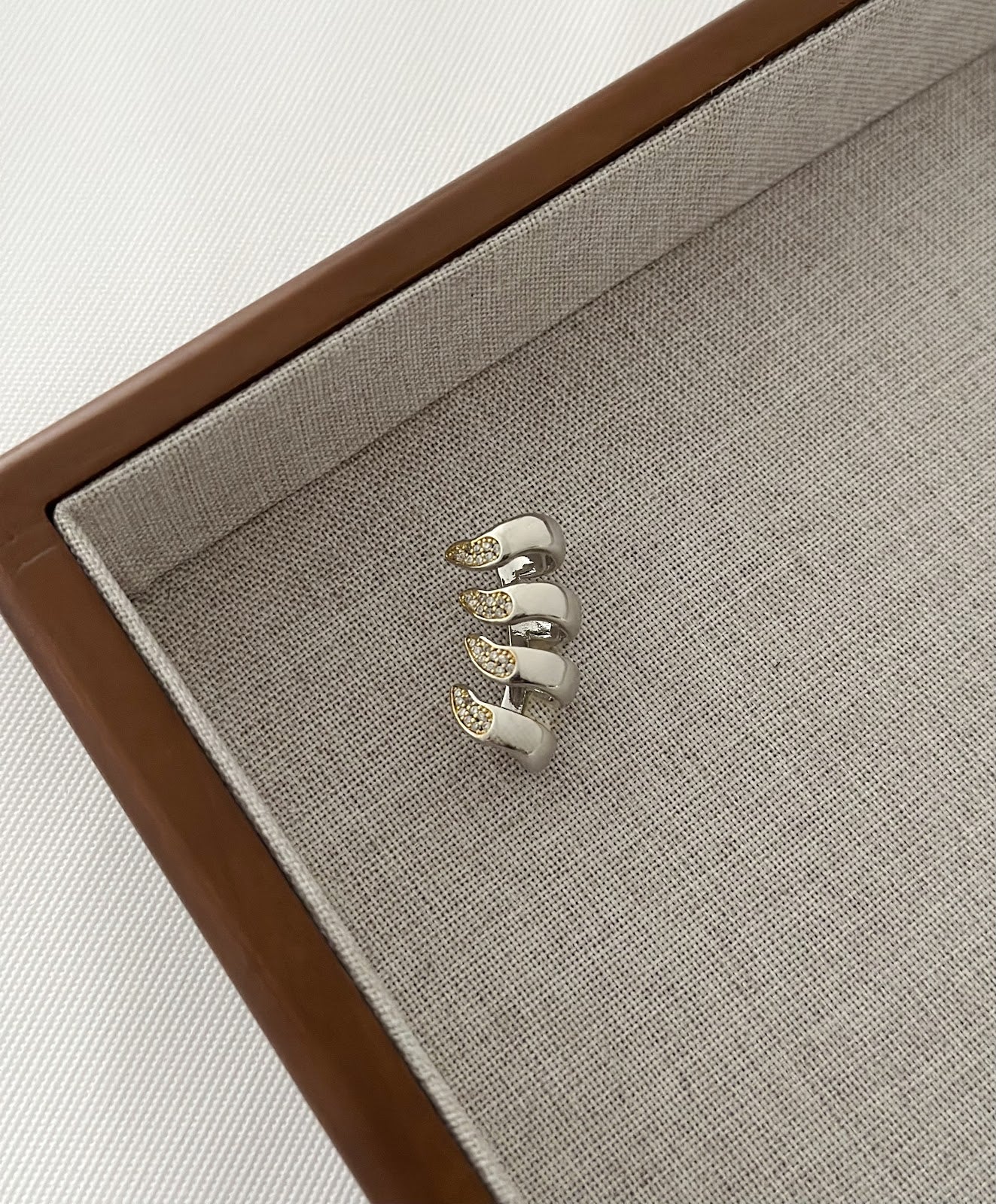 Silver CZ Pave Leaf Claw Multi Tier Ear Cuff - CW1EARCUFF0017 | Wholesale Stainless Steel Jewelry Catwalk Jewellery Europe