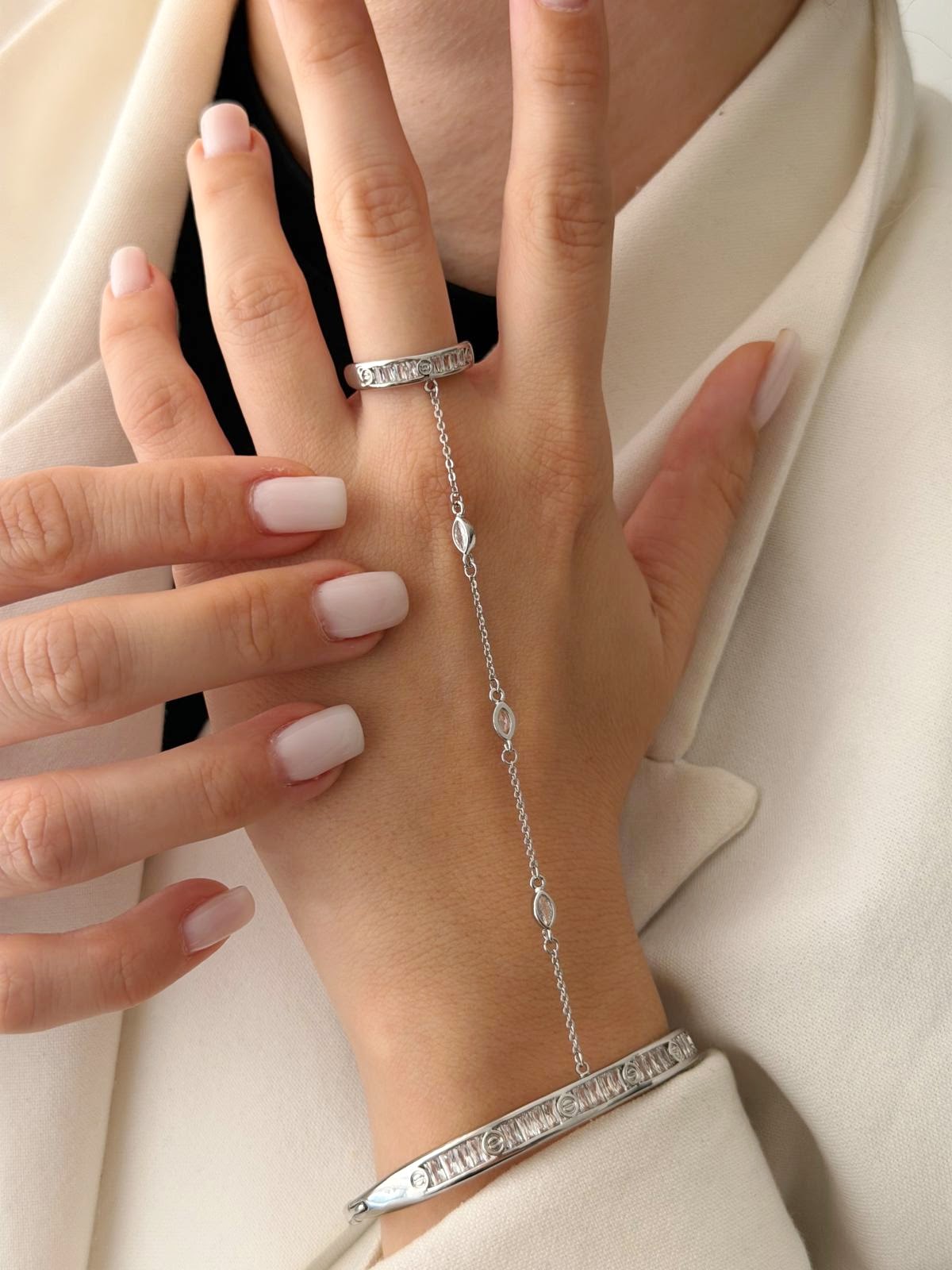 Silver Baguette CZ Pave Screw Motif Bangle Hand Chain - CW1HANDCHAIN00124 | Wholesale Stainless Steel Jewelry Catwalk Jewellery Europe