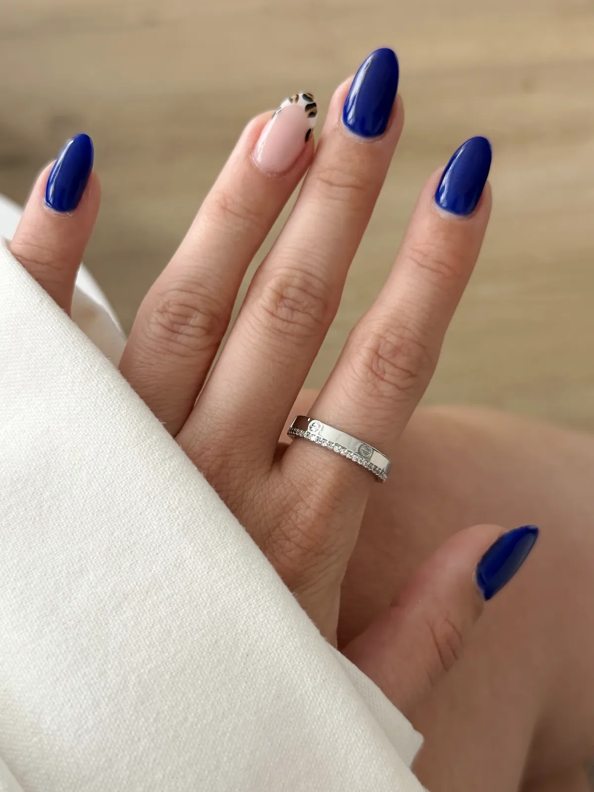 Silver CZ Pave Edge Screw Motif Band Ring - CW1RING0070 | Wholesale Stainless Steel Jewelry Catwalk Jewellery Europe