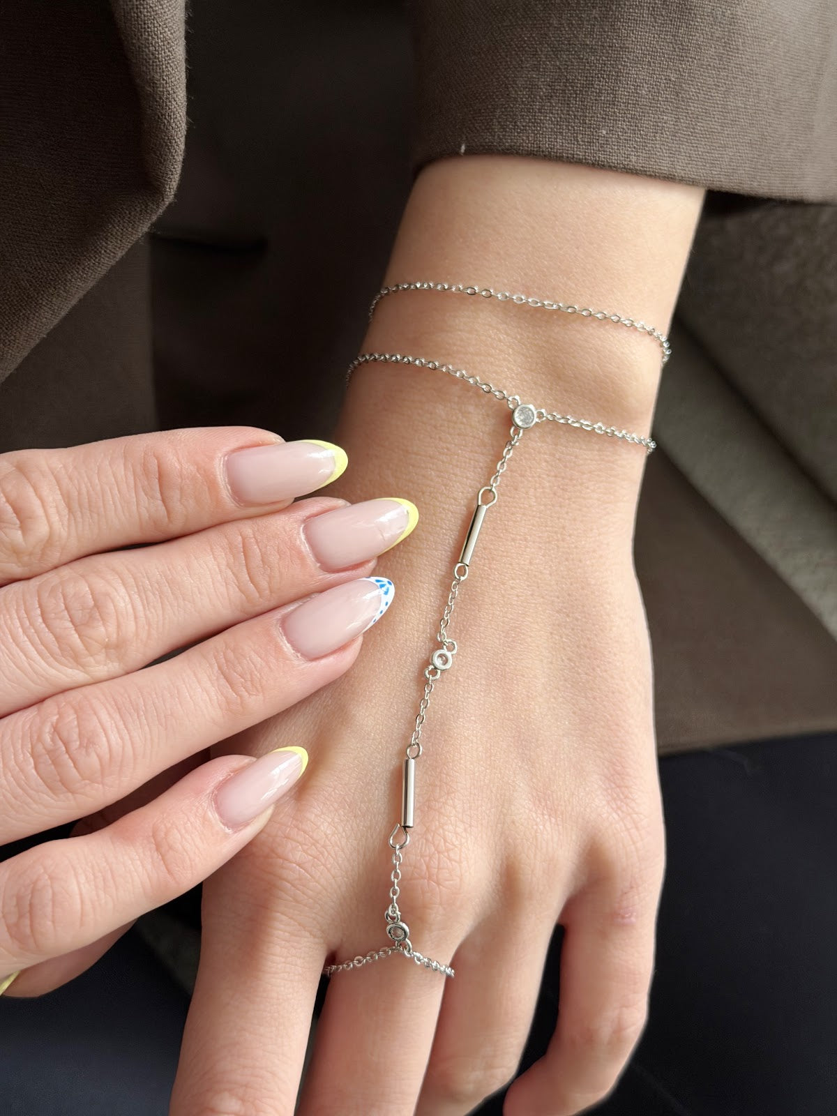Silver CZ Pave Bar Bezel Station Hand Chain - CW1HANDCHAIN00108 | Wholesale Stainless Steel Jewelry Catwalk Jewellery Europe